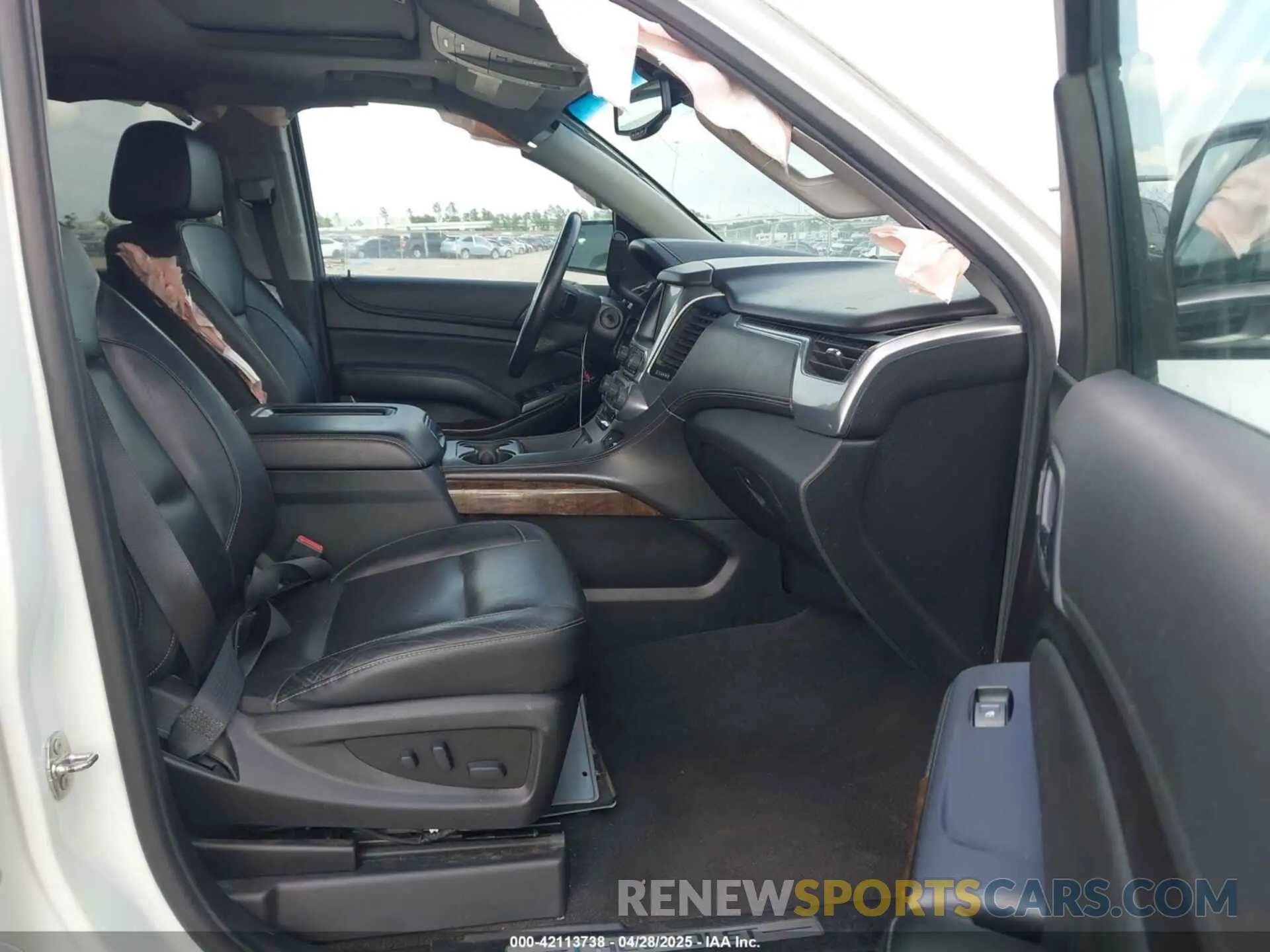 5 fotografías del automóvil dañado 1GNSKHKC5LR273483 CHEVROLET SUBURBAN 2020