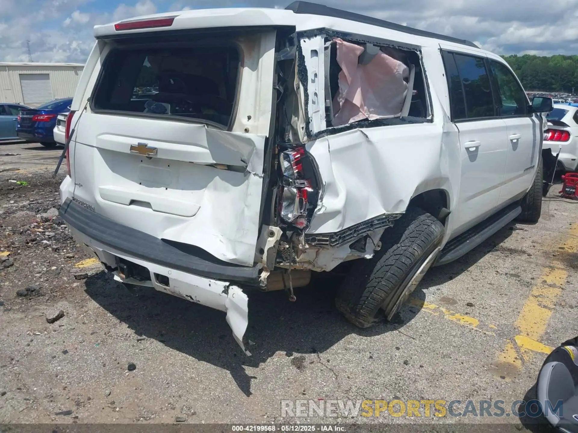 4 fotografías del automóvil dañado 1GNSKHKC5LR275783 CHEVROLET SUBURBAN 2020