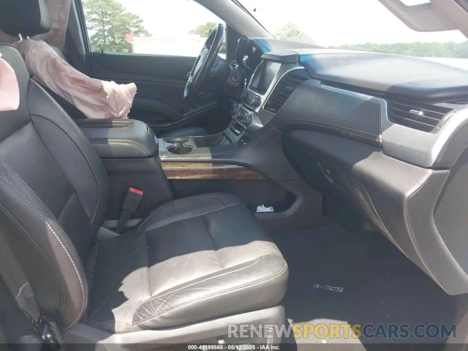 5 fotografías del automóvil dañado 1GNSKHKC5LR275783 CHEVROLET SUBURBAN 2020
