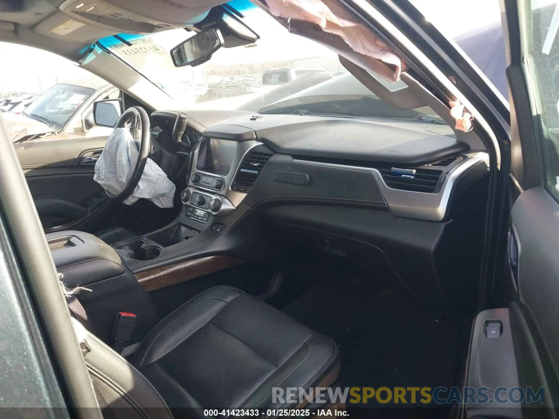 5 fotografías del automóvil dañado 1GNSKHKC7LR123309 CHEVROLET SUBURBAN 2020