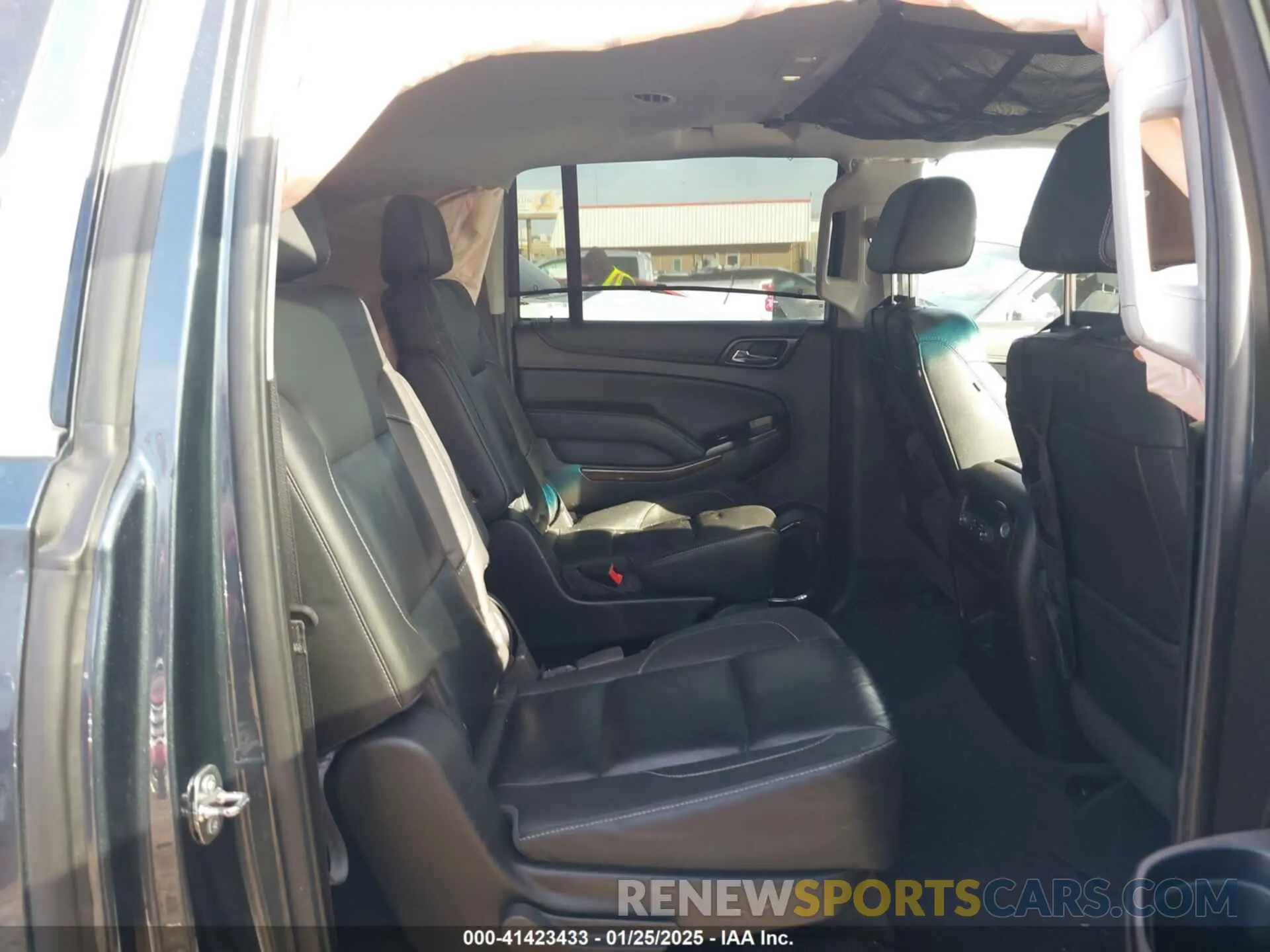 8 fotografías del automóvil dañado 1GNSKHKC7LR123309 CHEVROLET SUBURBAN 2020