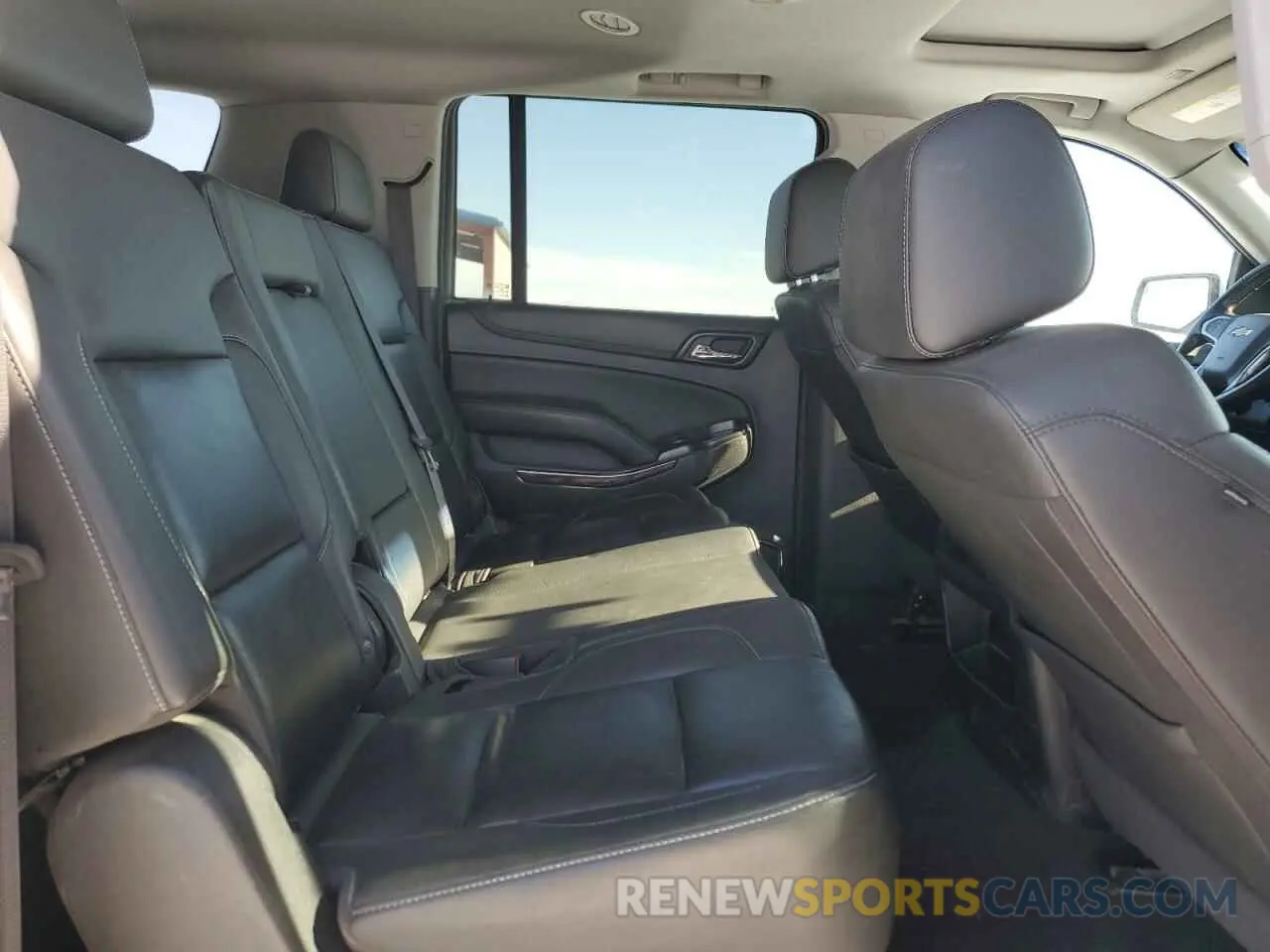 11 fotografías del automóvil dañado 1GNSKHKCXLR262611 CHEVROLET SUBURBAN 2020
