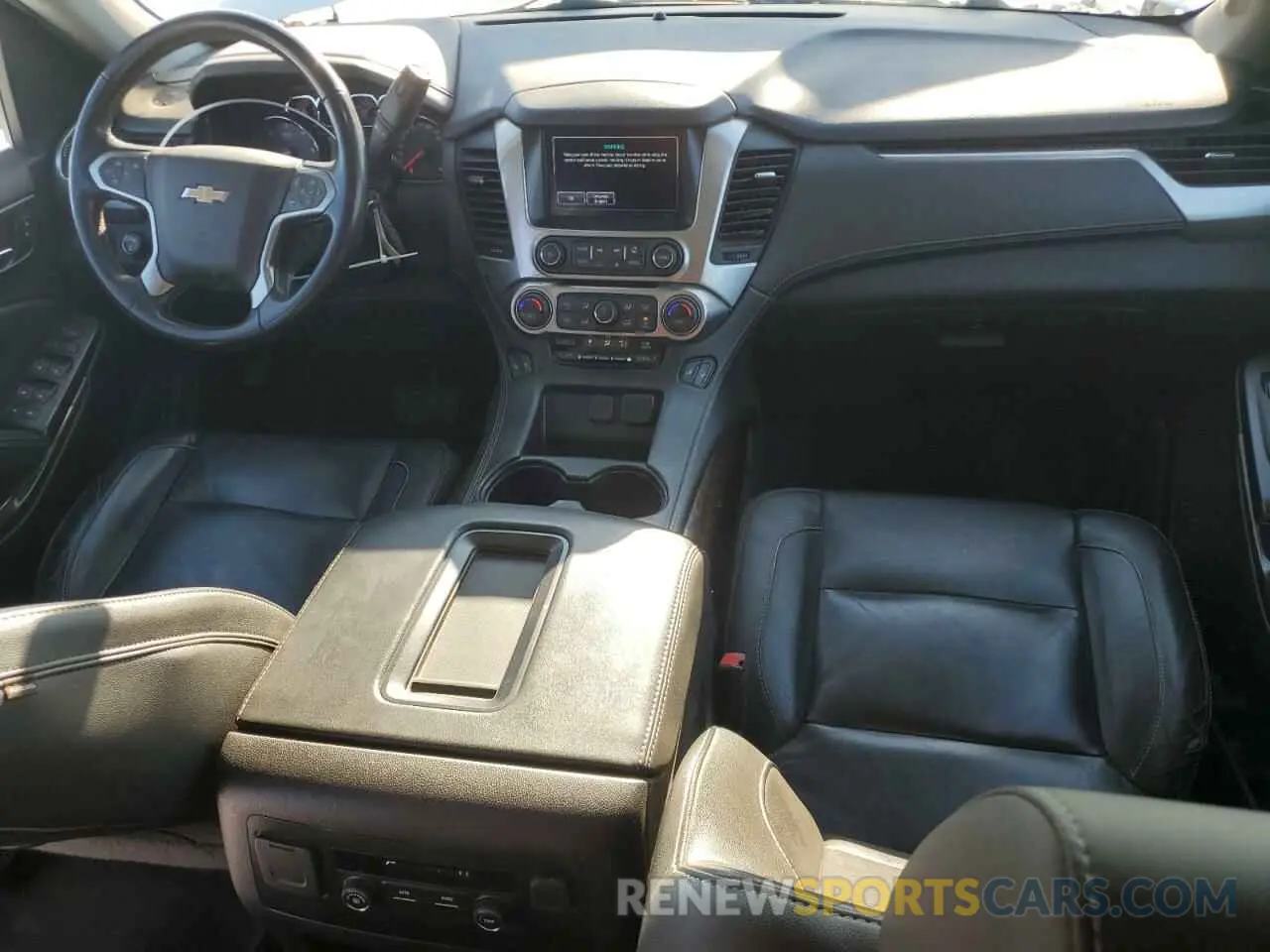 8 fotografías del automóvil dañado 1GNSKHKCXLR262611 CHEVROLET SUBURBAN 2020
