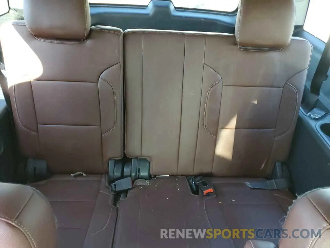 10 fotografías del automóvil dañado 1GNSKJKJ1LR131086 CHEVROLET SUBURBAN 2020