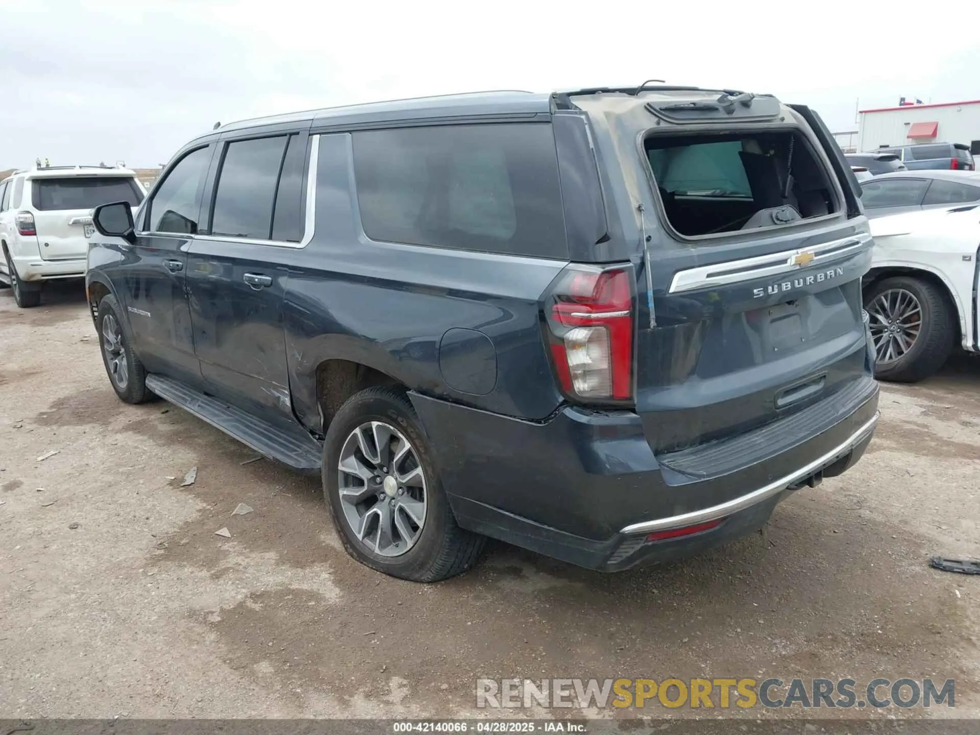 3 fotografías del automóvil dañado 1GNSCBKD3MR337539 CHEVROLET SUBURBAN 2021