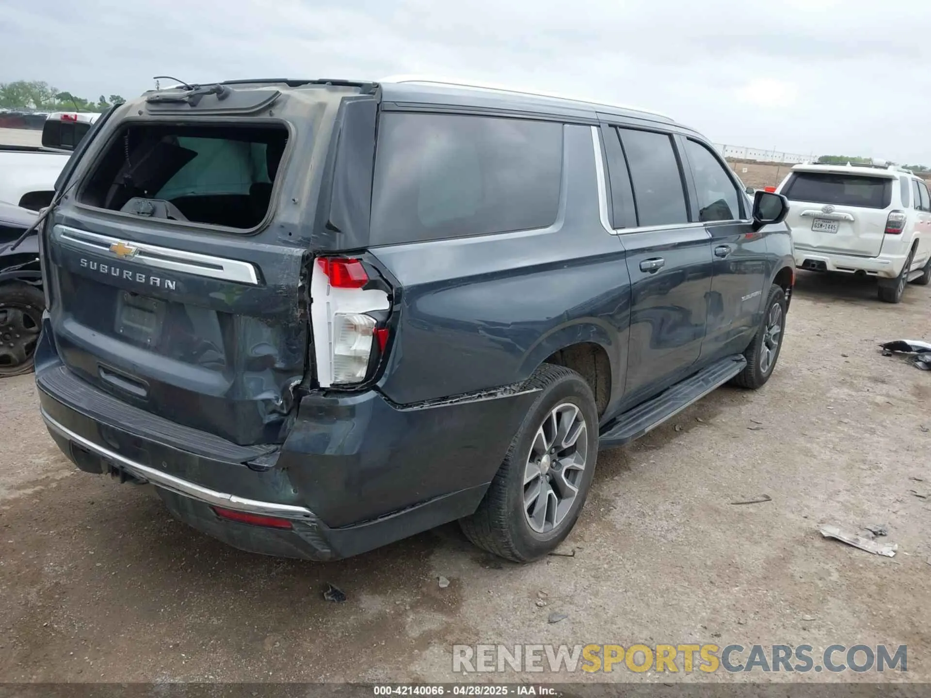 4 fotografías del automóvil dañado 1GNSCBKD3MR337539 CHEVROLET SUBURBAN 2021