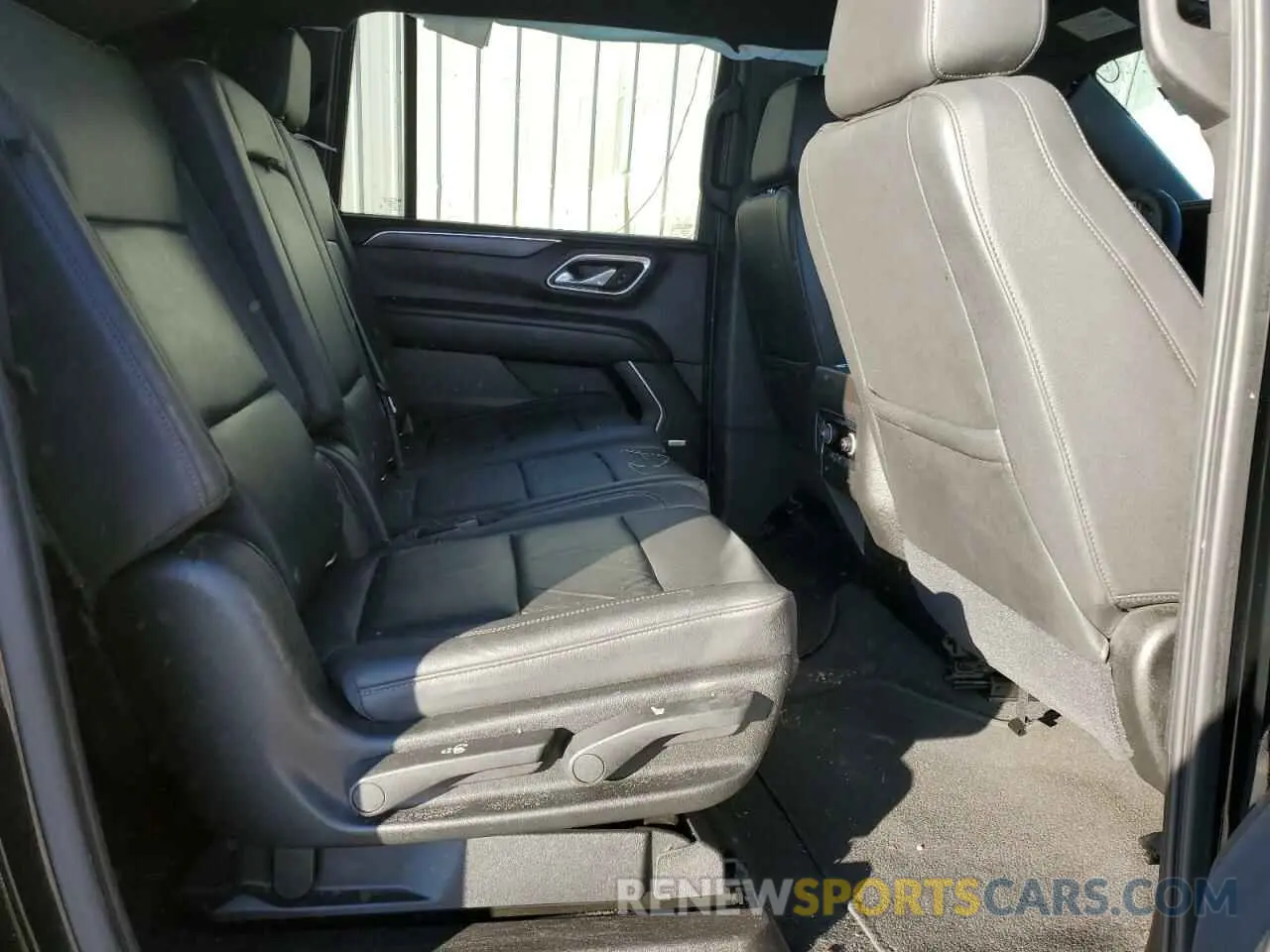 11 fotografías del automóvil dañado 1GNSCCKD2MR241472 CHEVROLET SUBURBAN 2021