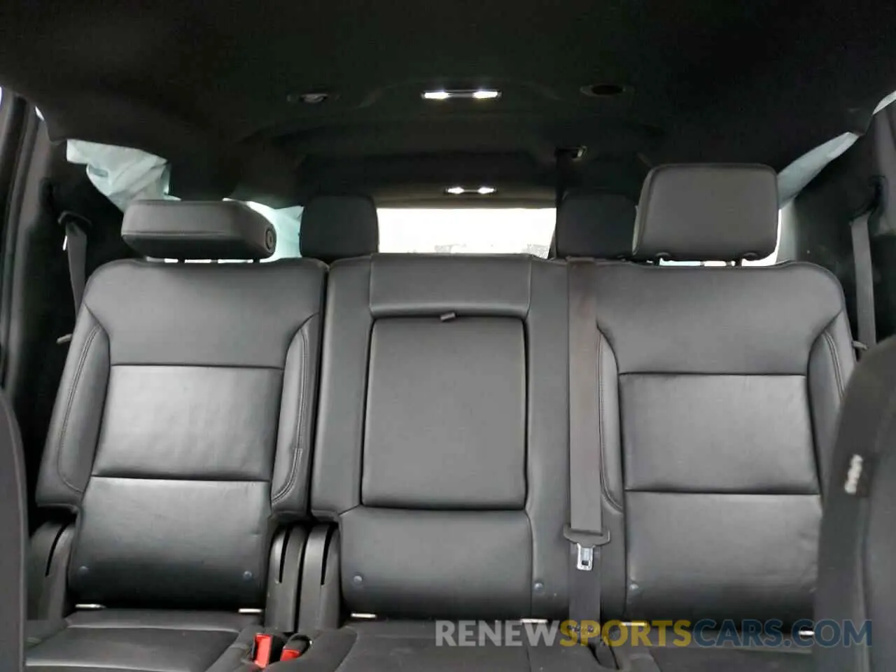 10 fotografías del automóvil dañado 1GNSCCKD2MR261365 CHEVROLET SUBURBAN 2021