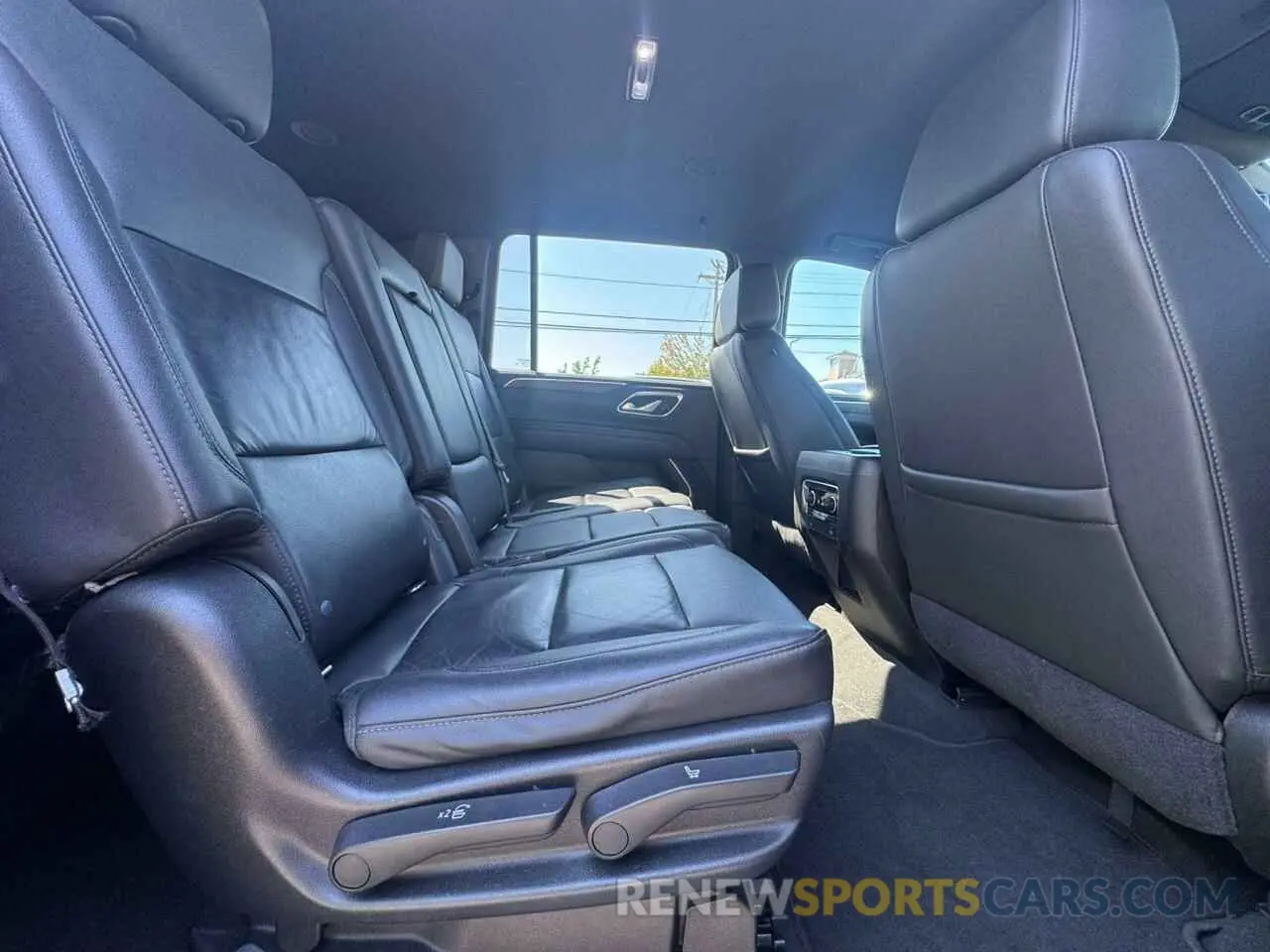 6 fotografías del automóvil dañado 1GNSCCKD2MR303016 CHEVROLET SUBURBAN 2021