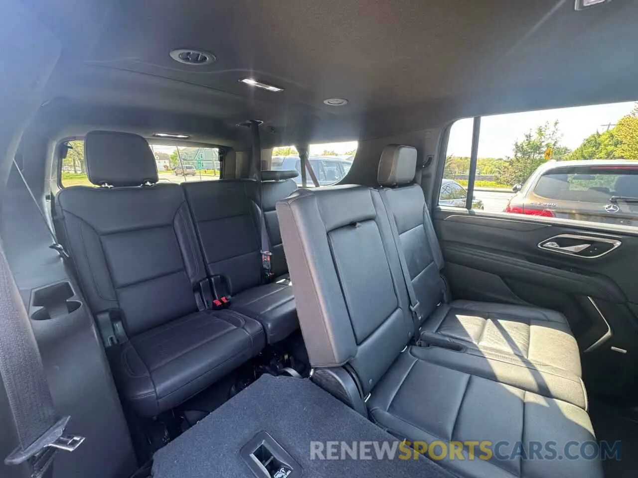7 fotografías del automóvil dañado 1GNSCCKD2MR303016 CHEVROLET SUBURBAN 2021