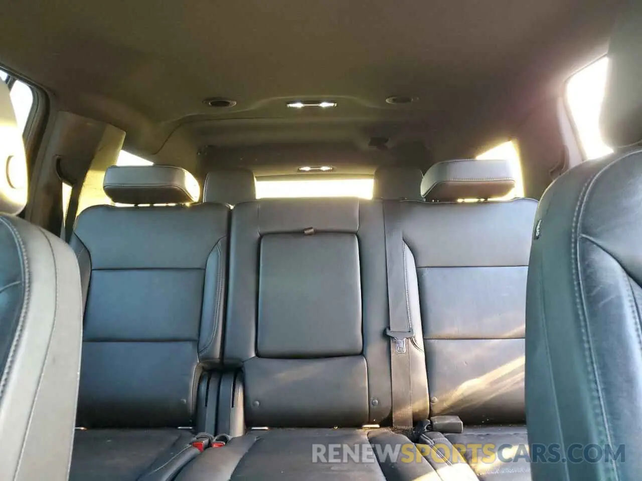 10 fotografías del automóvil dañado 1GNSCCKD6MR175685 CHEVROLET SUBURBAN 2021