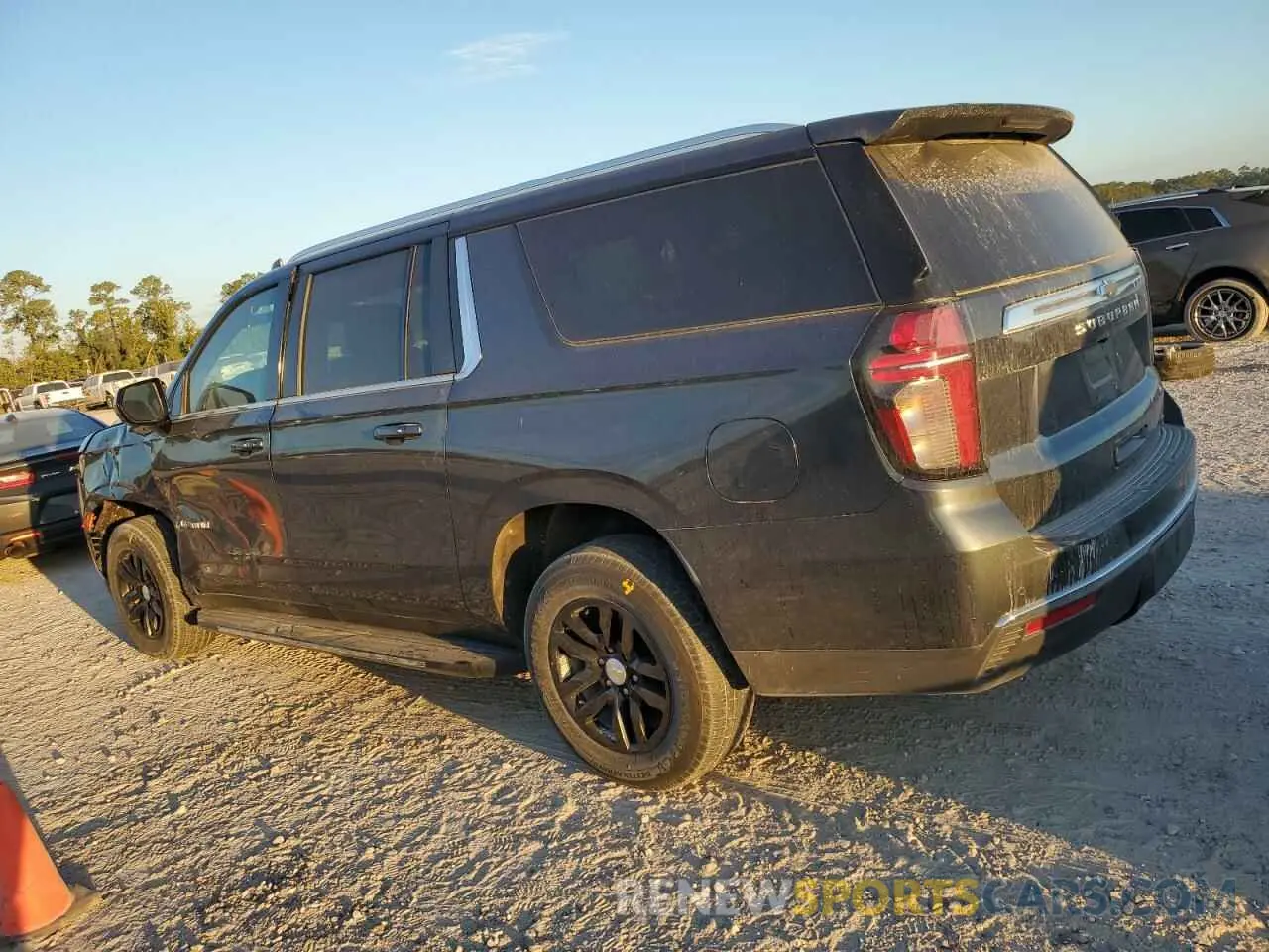 2 fotografías del automóvil dañado 1GNSCCKD6MR175685 CHEVROLET SUBURBAN 2021