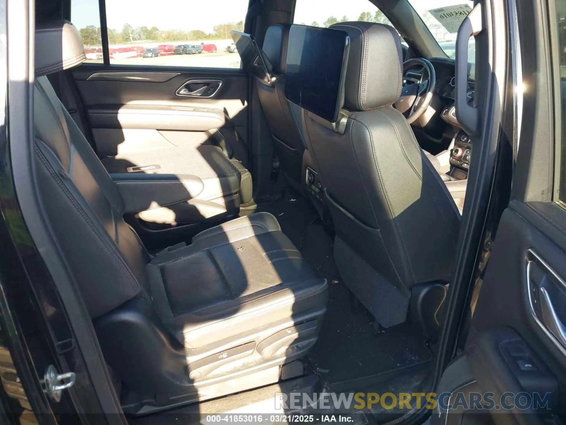 8 fotografías del automóvil dañado 1GNSCEKD2MR340613 CHEVROLET SUBURBAN 2021