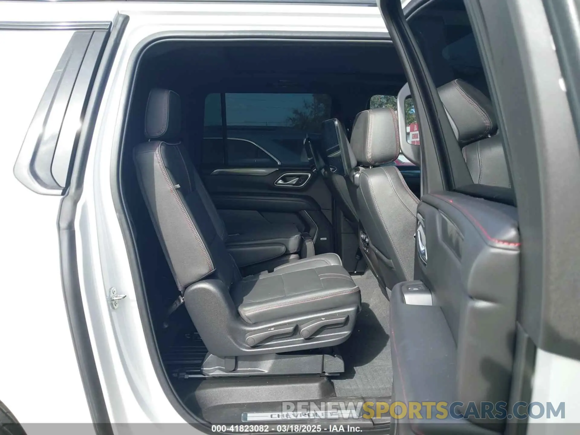 8 fotografías del automóvil dañado 1GNSCEKD7MR348710 CHEVROLET SUBURBAN 2021