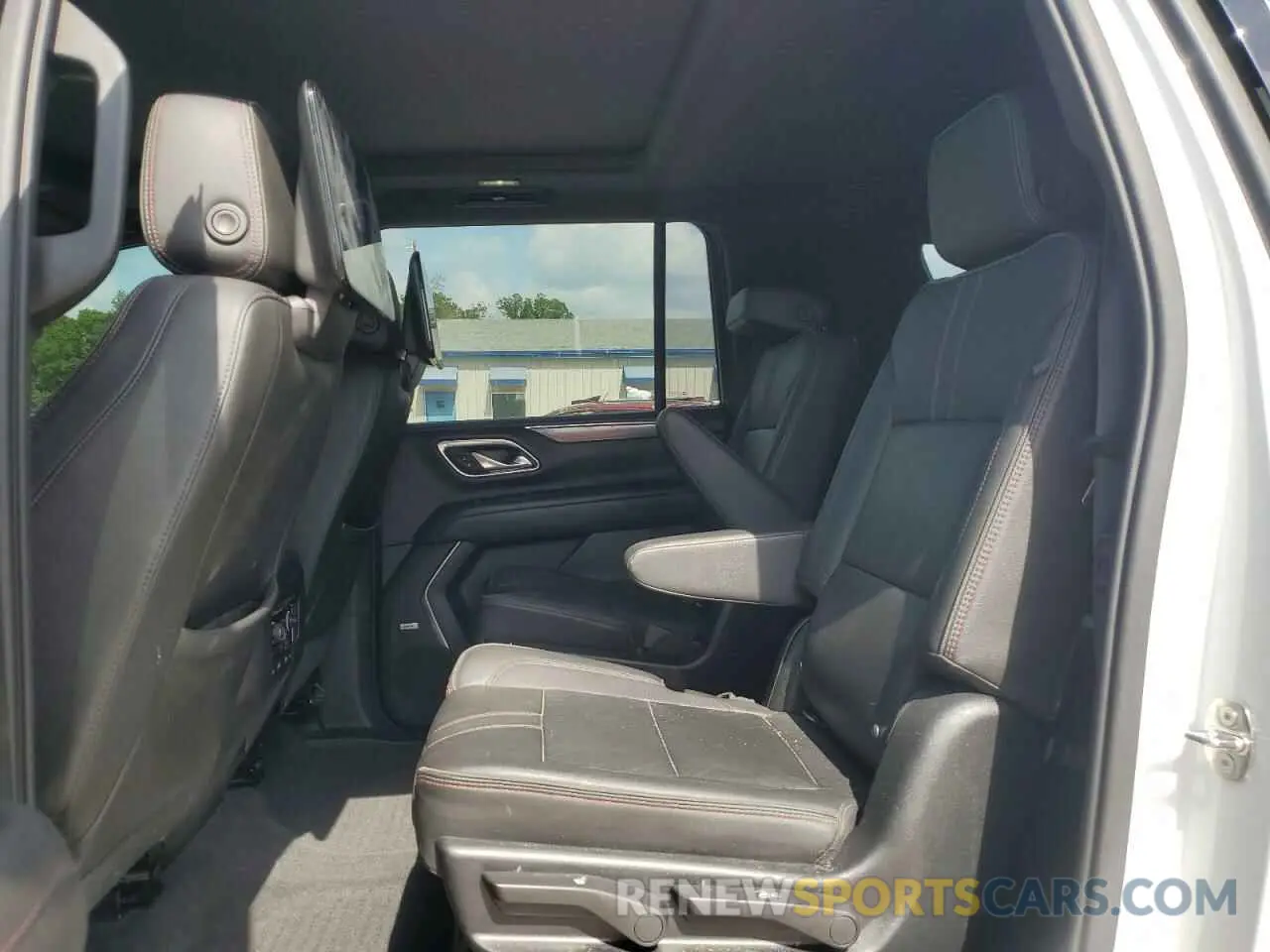 11 fotografías del automóvil dañado 1GNSCEKDXMR353609 CHEVROLET SUBURBAN 2021