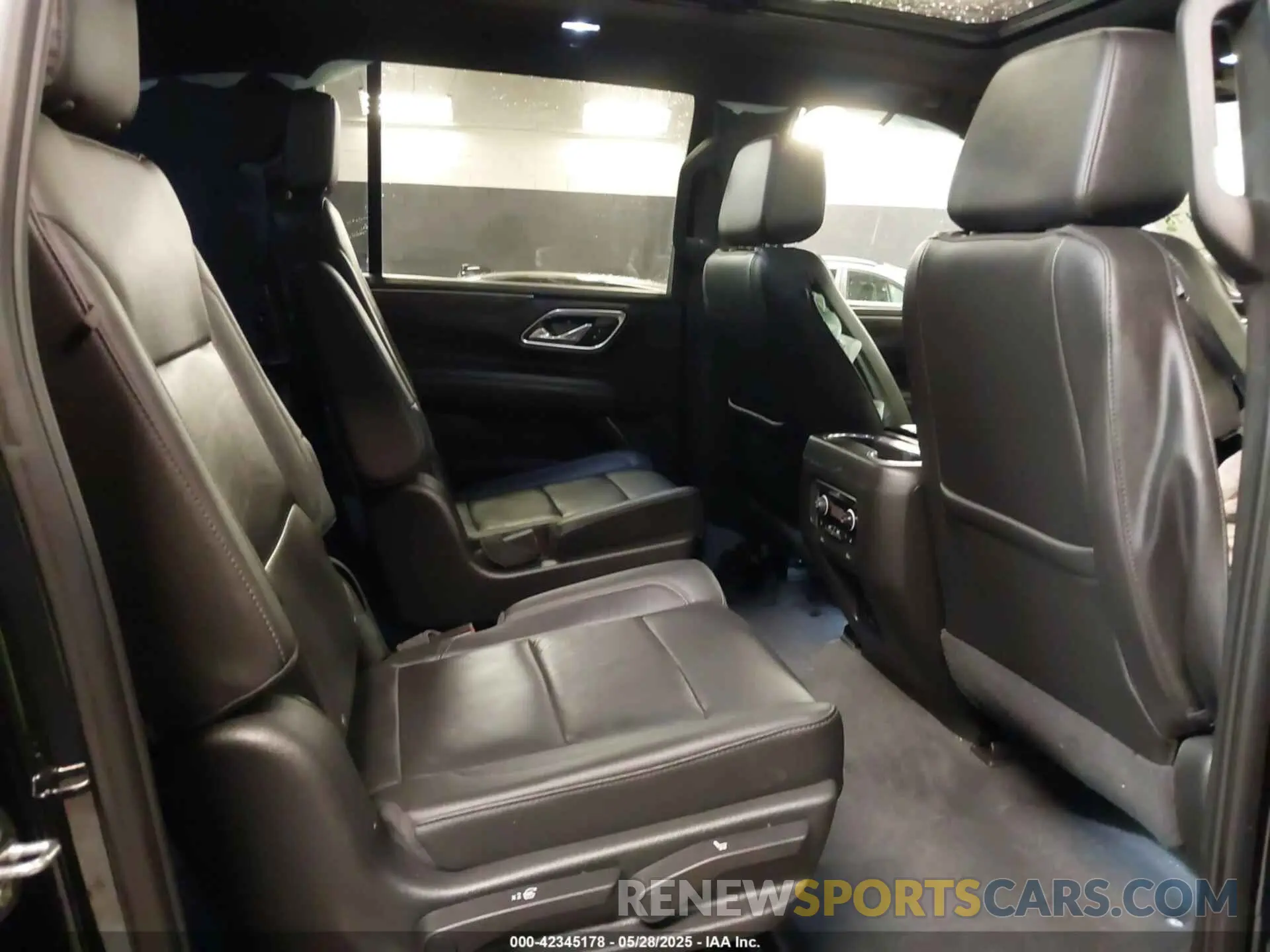 8 fotografías del automóvil dañado 1GNSKDKD3MR140935 CHEVROLET SUBURBAN 2021
