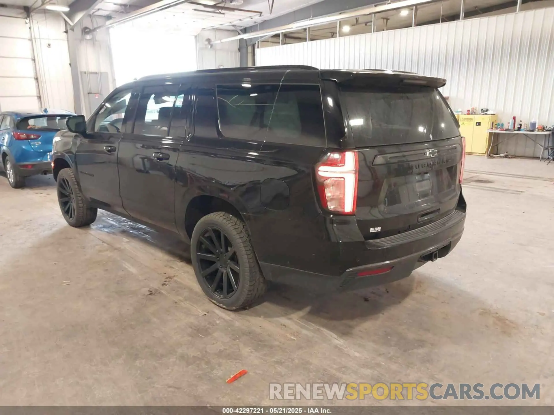 3 fotografías del automóvil dañado 1GNSKDKD4MR379877 CHEVROLET SUBURBAN 2021