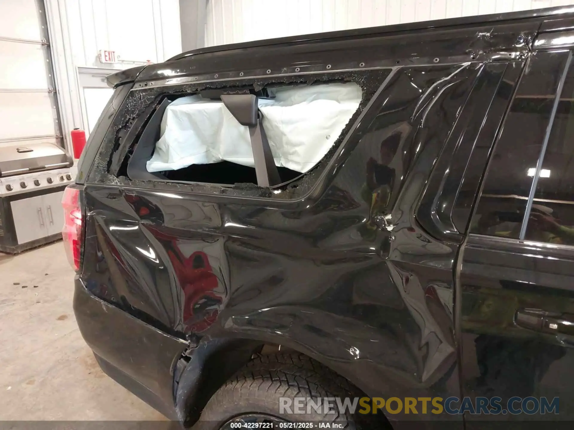 6 fotografías del automóvil dañado 1GNSKDKD4MR379877 CHEVROLET SUBURBAN 2021