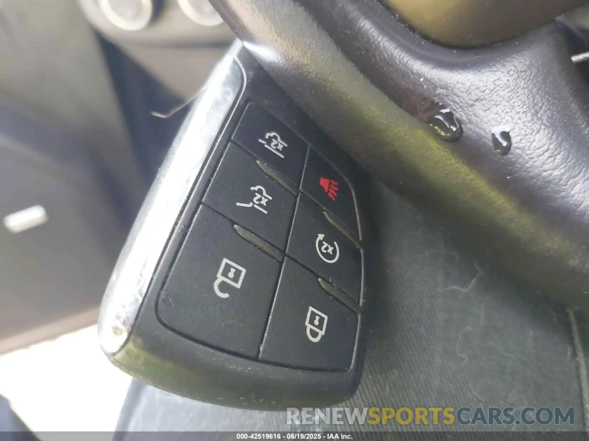 11 fotografías del automóvil dañado 1GNSKGKLXMR220886 CHEVROLET SUBURBAN 2021