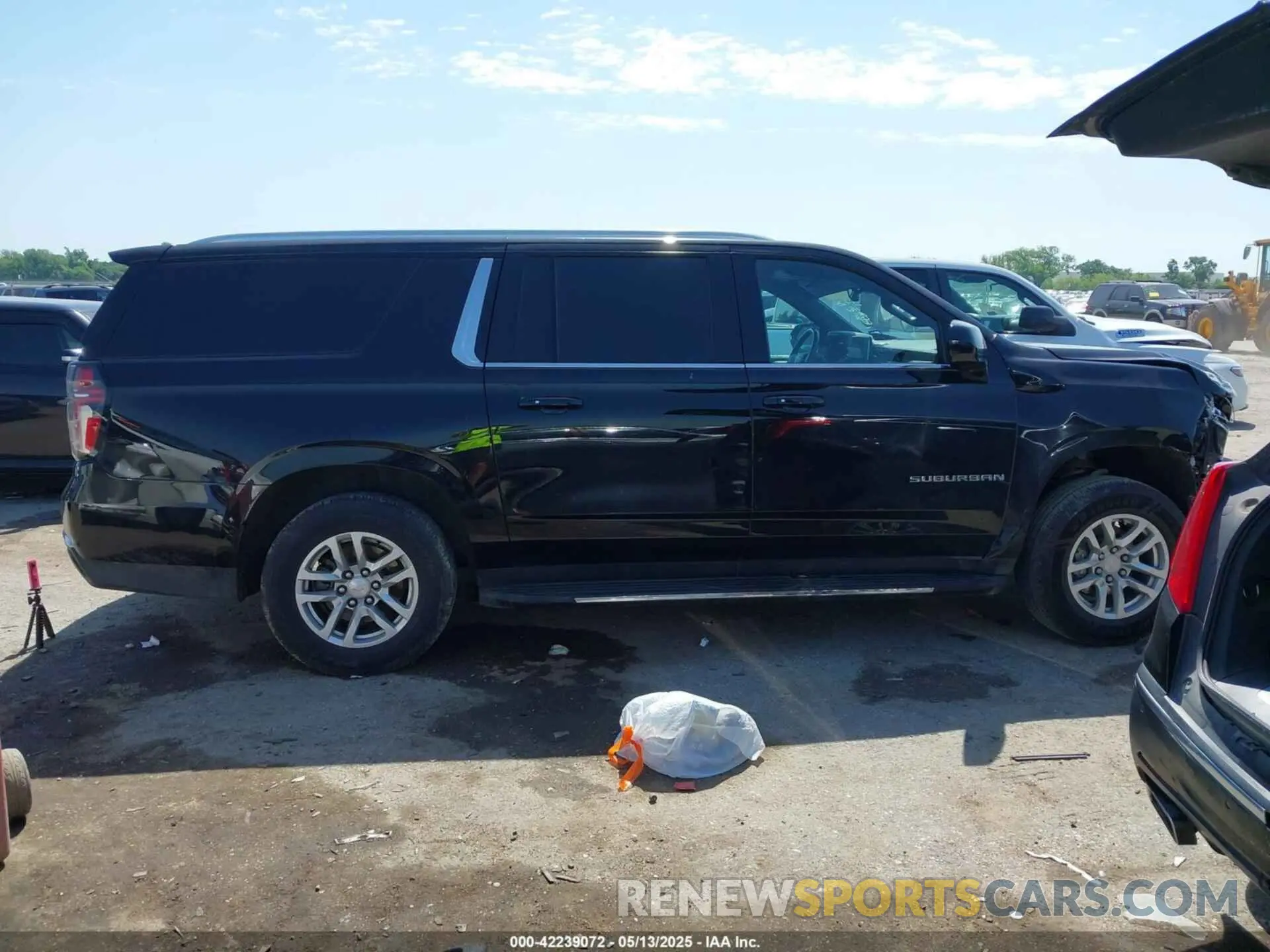 14 fotografías del automóvil dañado 1GNSCCKD2NR244468 CHEVROLET SUBURBAN 2022