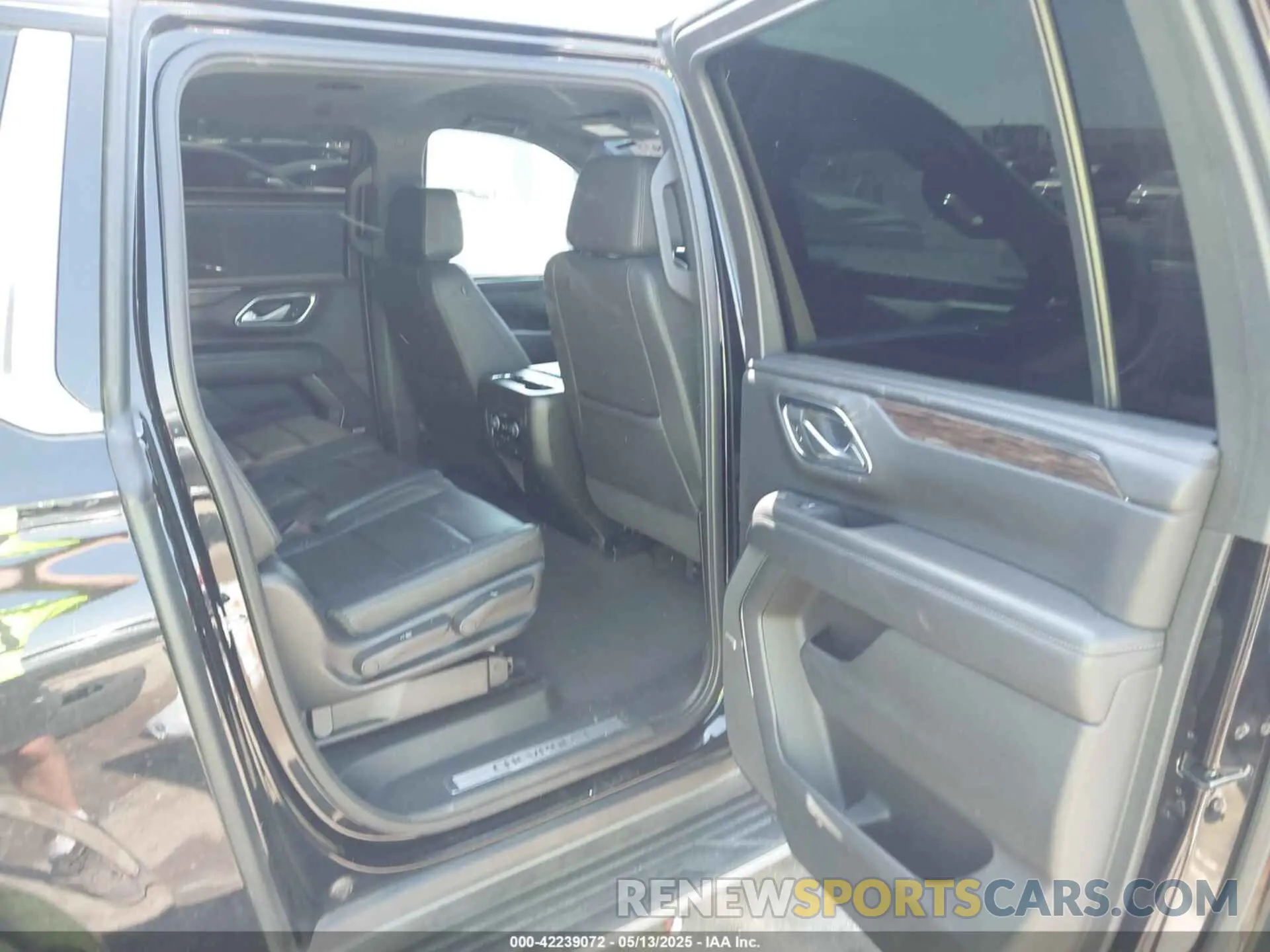 8 fotografías del automóvil dañado 1GNSCCKD2NR244468 CHEVROLET SUBURBAN 2022