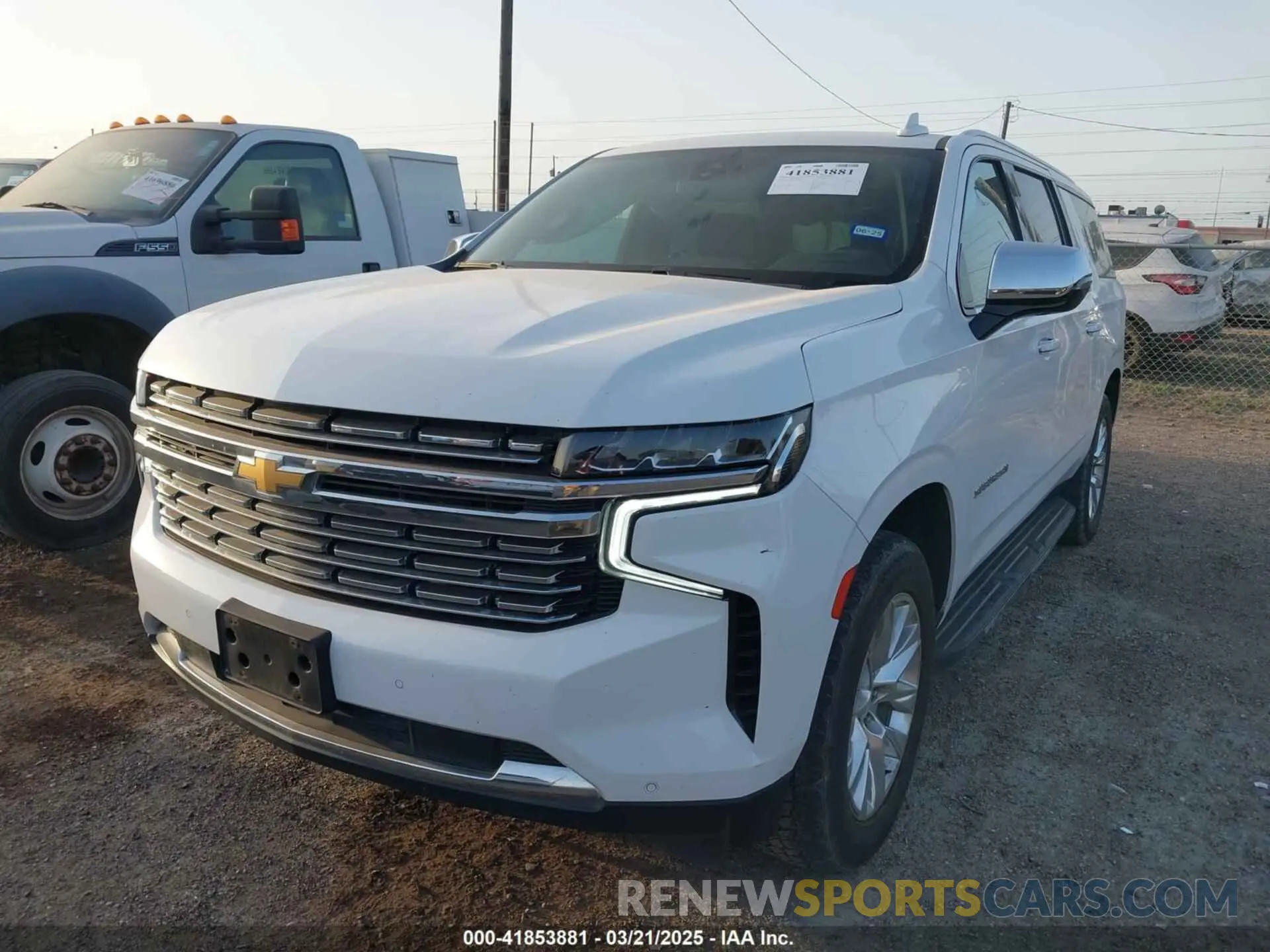 2 fotografías del automóvil dañado 1GNSCFKDXNR180648 CHEVROLET SUBURBAN 2022