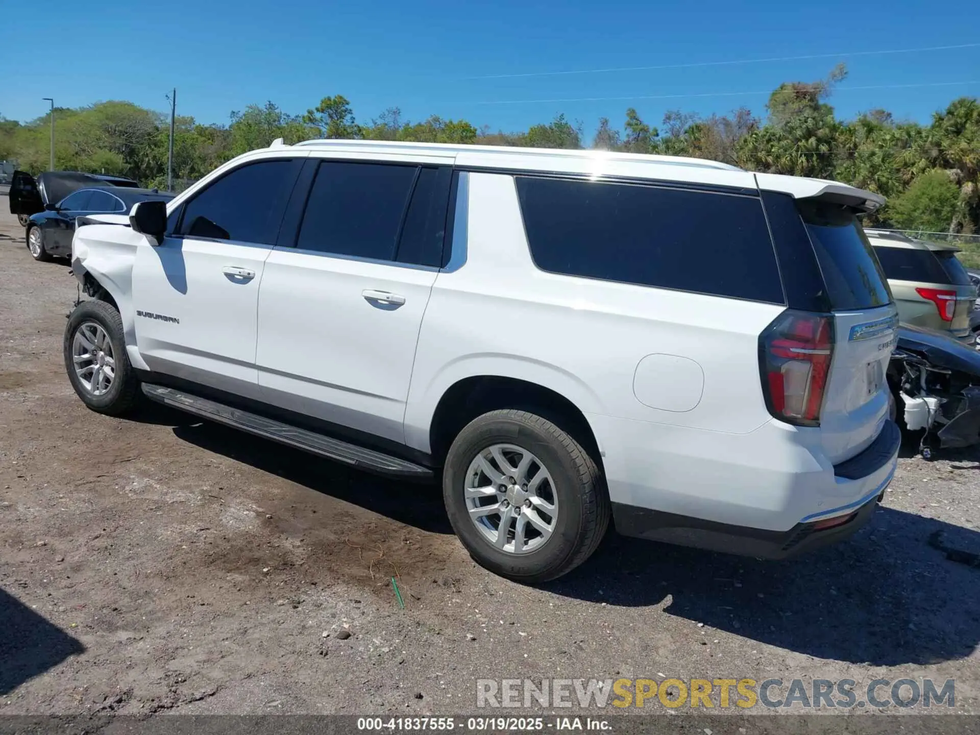 3 fotografías del automóvil dañado 1GNSKCKDXNR247122 CHEVROLET SUBURBAN 2022