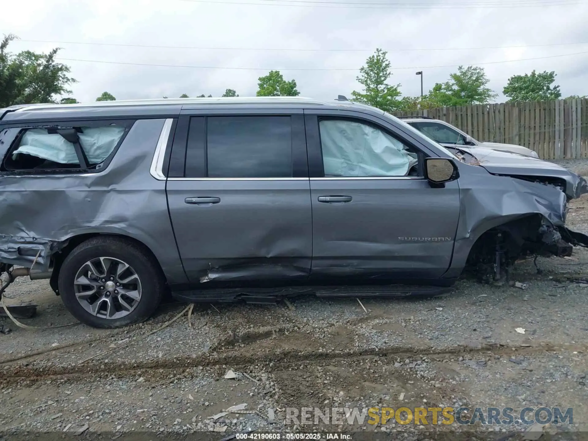 12 fotografías del automóvil dañado 1GNSKCKT0NR296269 CHEVROLET SUBURBAN 2022