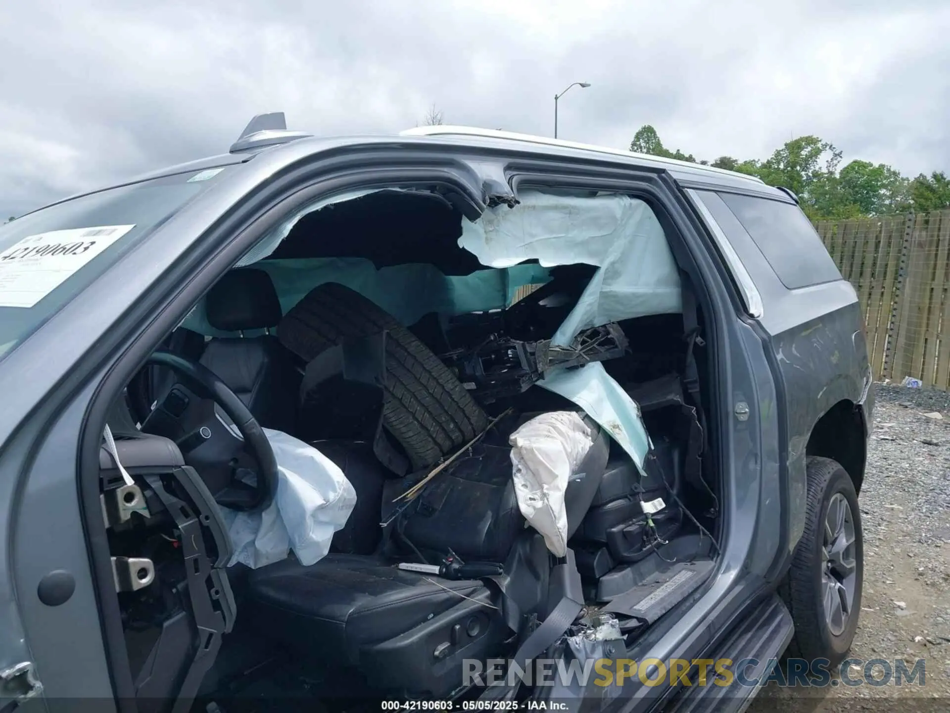 6 fotografías del automóvil dañado 1GNSKCKT0NR296269 CHEVROLET SUBURBAN 2022