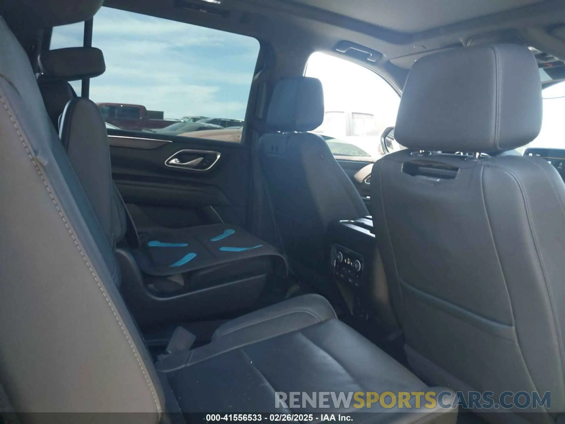 8 fotografías del automóvil dañado 1GNSKDKD5NR110949 CHEVROLET SUBURBAN 2022