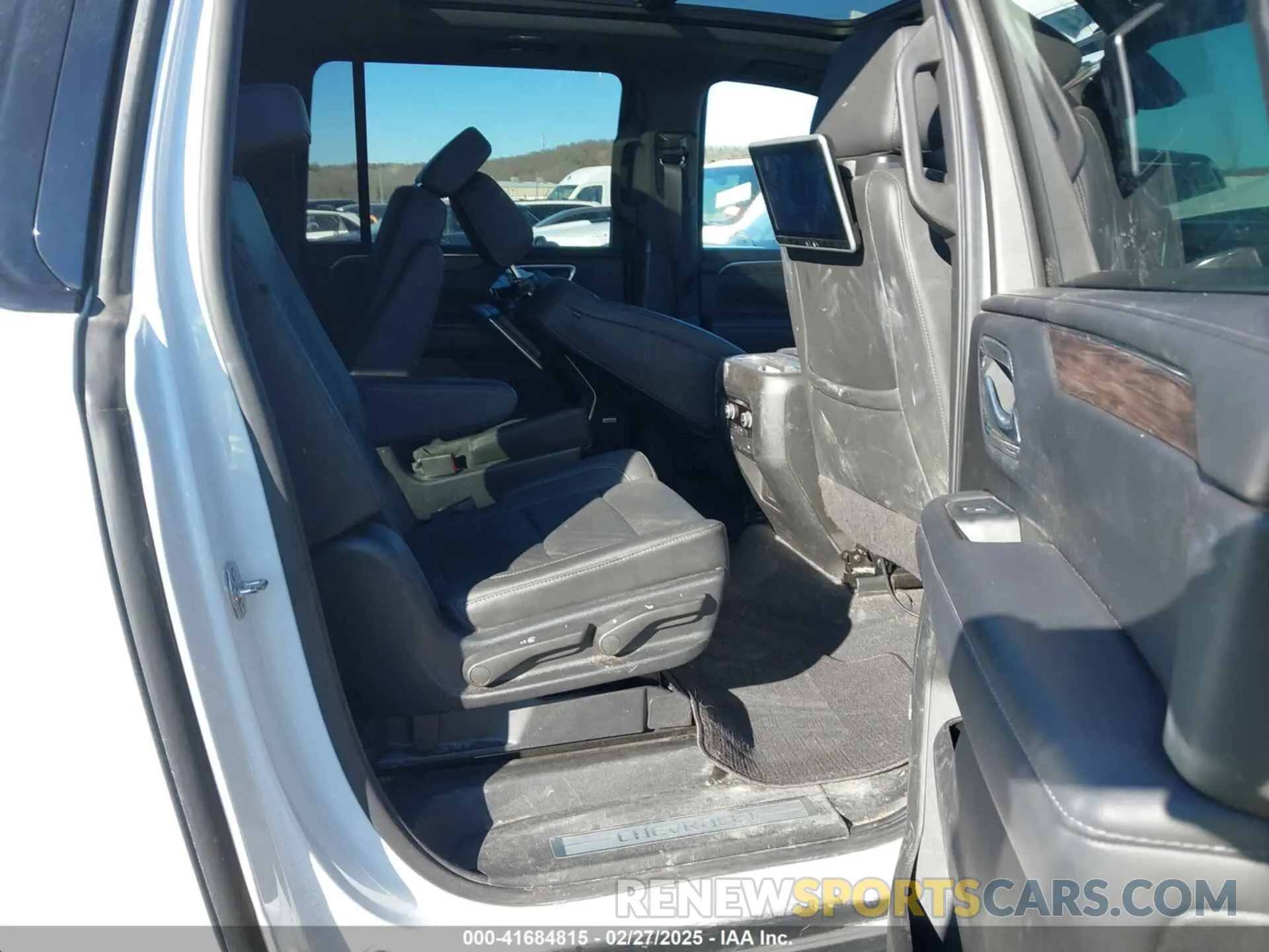8 fotografías del automóvil dañado 1GNSKDKD6NR150067 CHEVROLET SUBURBAN 2022