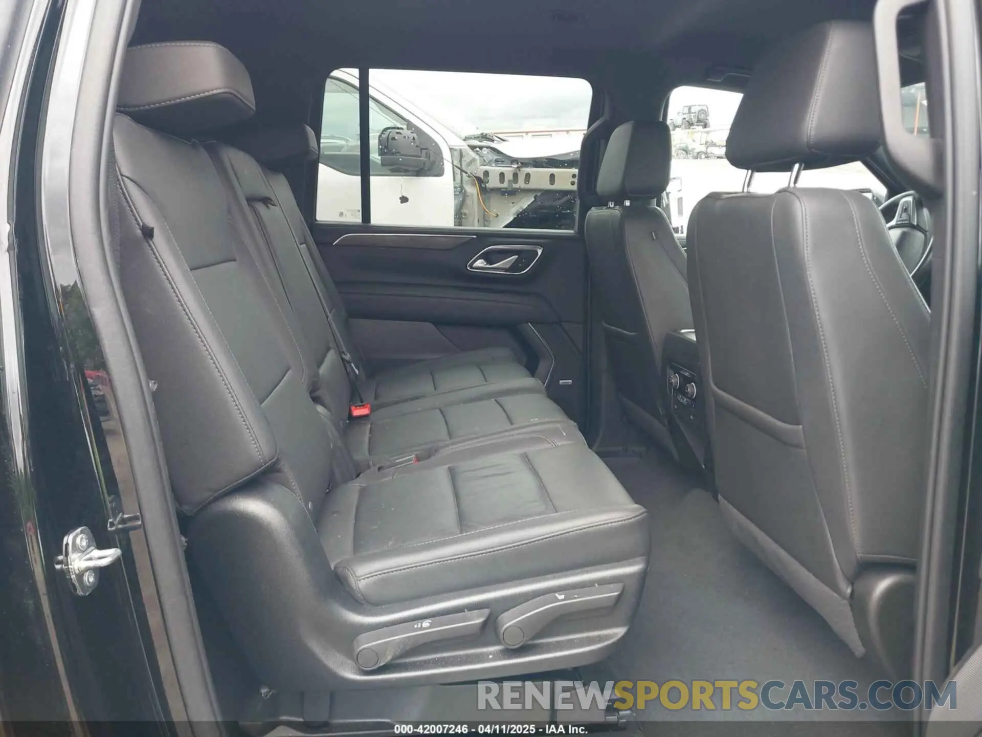 8 fotografías del automóvil dañado 1GNSKDKD7NR345224 CHEVROLET SUBURBAN 2022