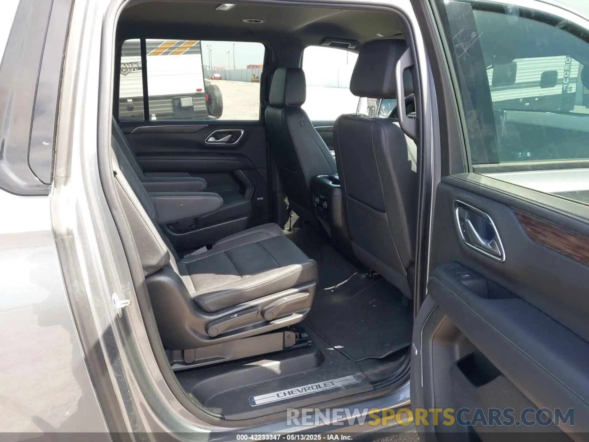 8 fotografías del automóvil dañado 1GNSKDKDXNR199045 CHEVROLET SUBURBAN 2022