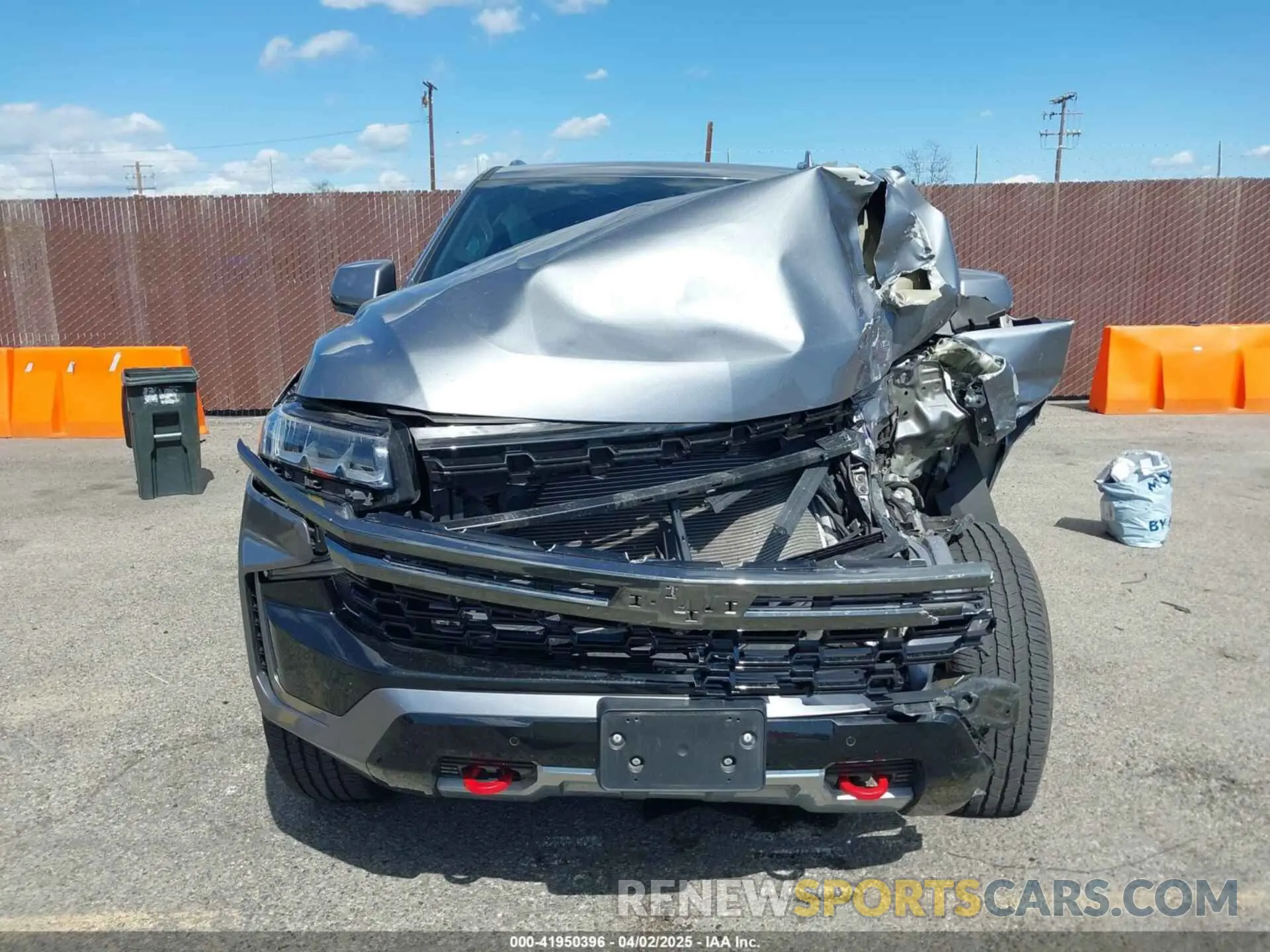 12 fotografías del automóvil dañado 1GNSKDKDXNR331866 CHEVROLET SUBURBAN 2022