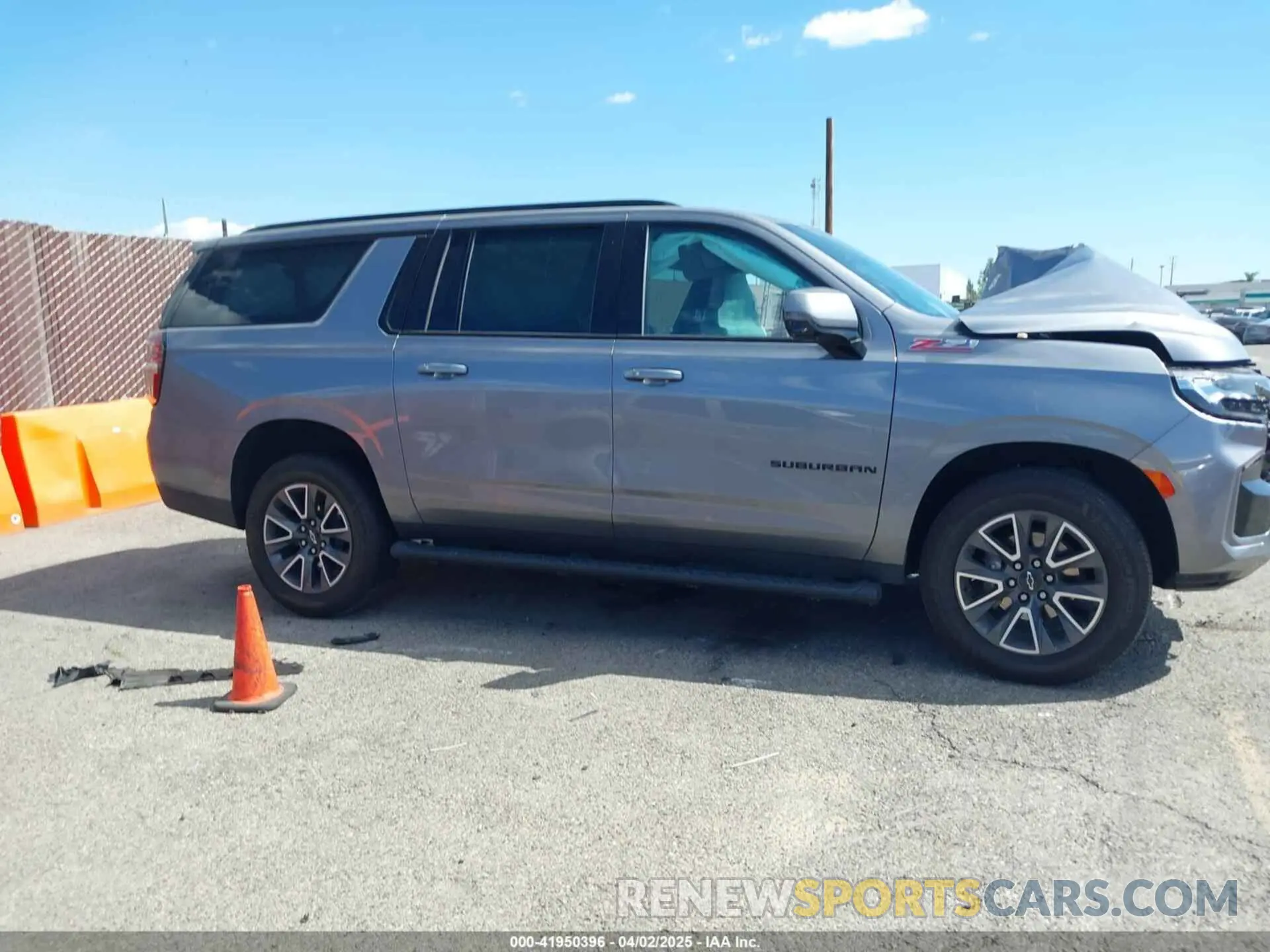 13 fotografías del automóvil dañado 1GNSKDKDXNR331866 CHEVROLET SUBURBAN 2022