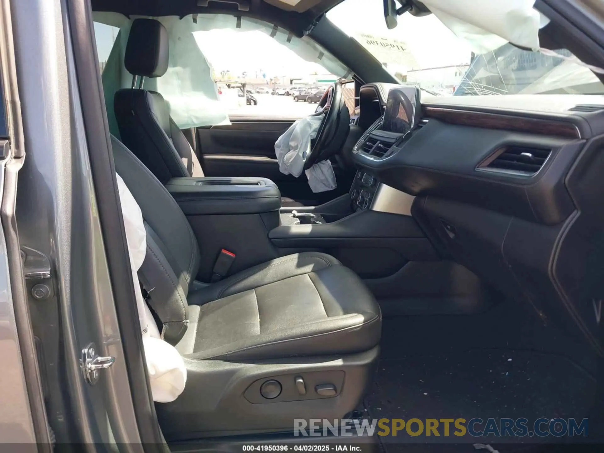 5 fotografías del automóvil dañado 1GNSKDKDXNR331866 CHEVROLET SUBURBAN 2022