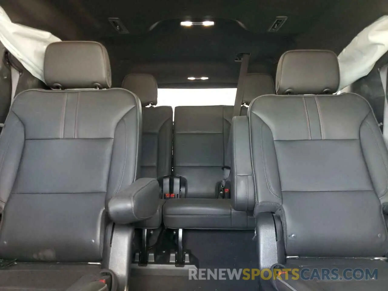 10 fotografías del automóvil dañado 1GNSKEKD0NR100738 CHEVROLET SUBURBAN 2022
