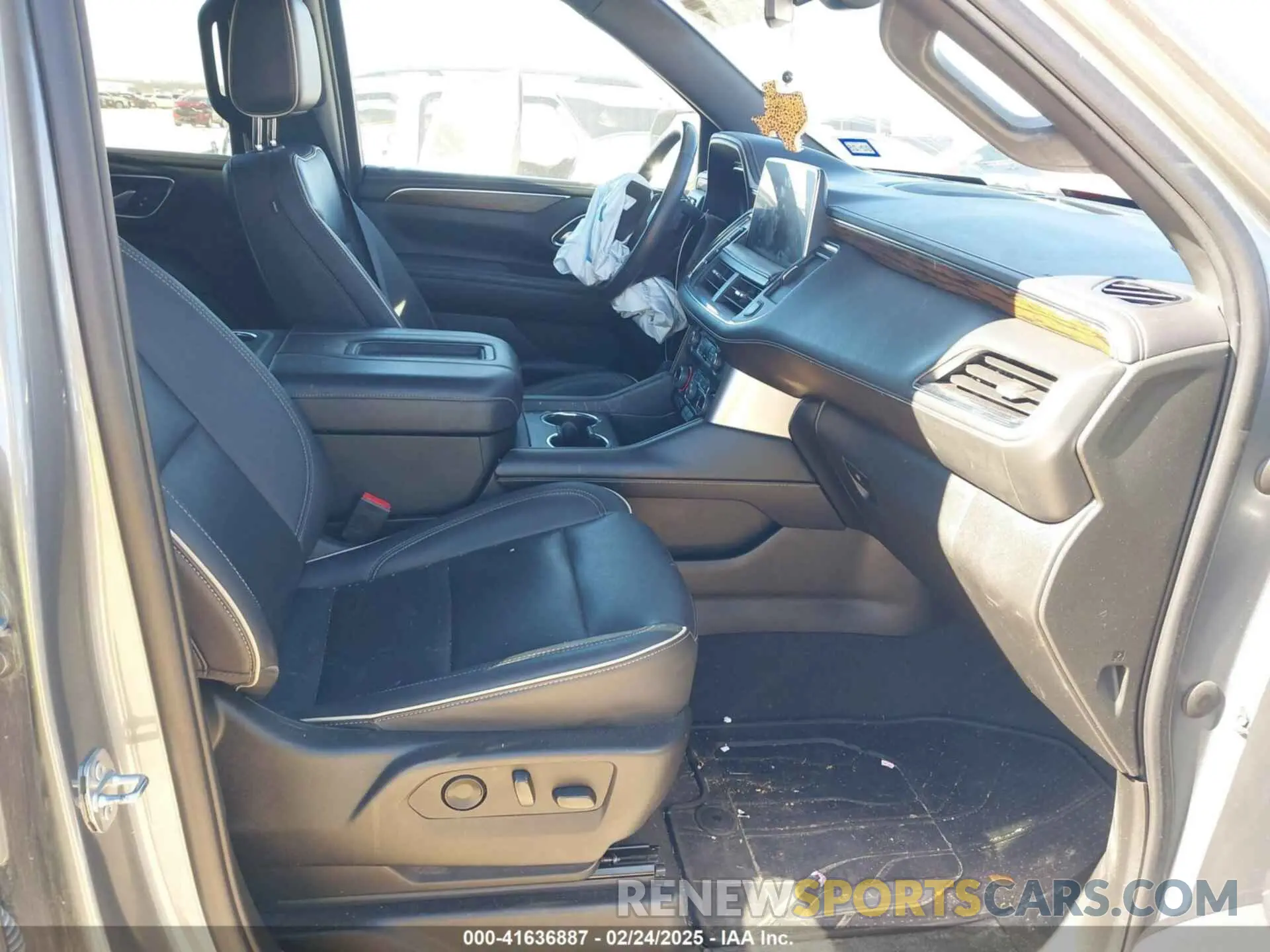 5 fotografías del automóvil dañado 1GNSKFKD0NR185277 CHEVROLET SUBURBAN 2022