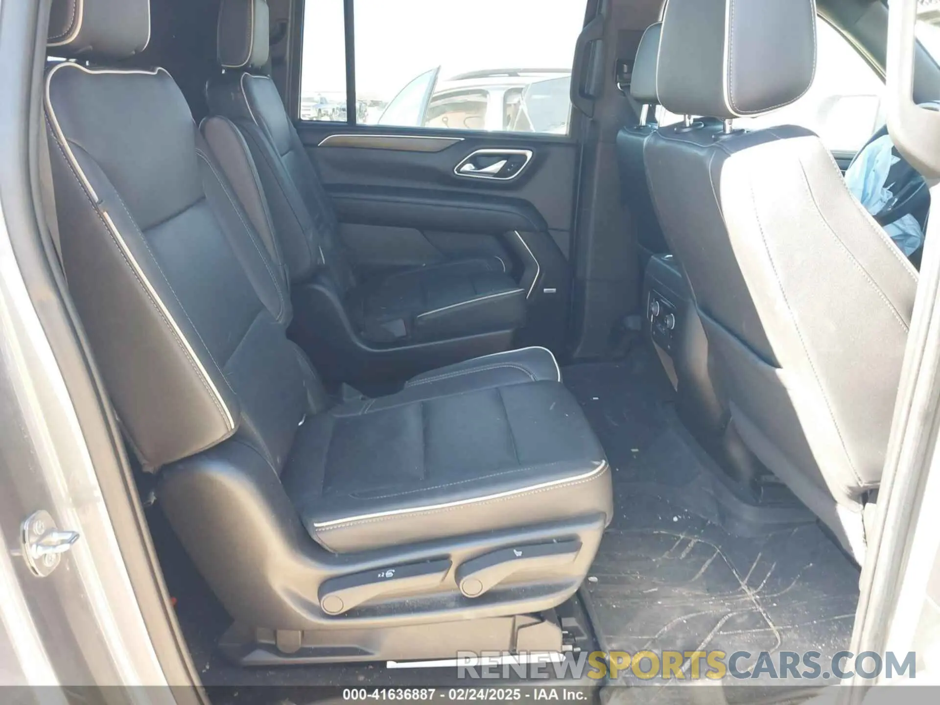 8 fotografías del automóvil dañado 1GNSKFKD0NR185277 CHEVROLET SUBURBAN 2022