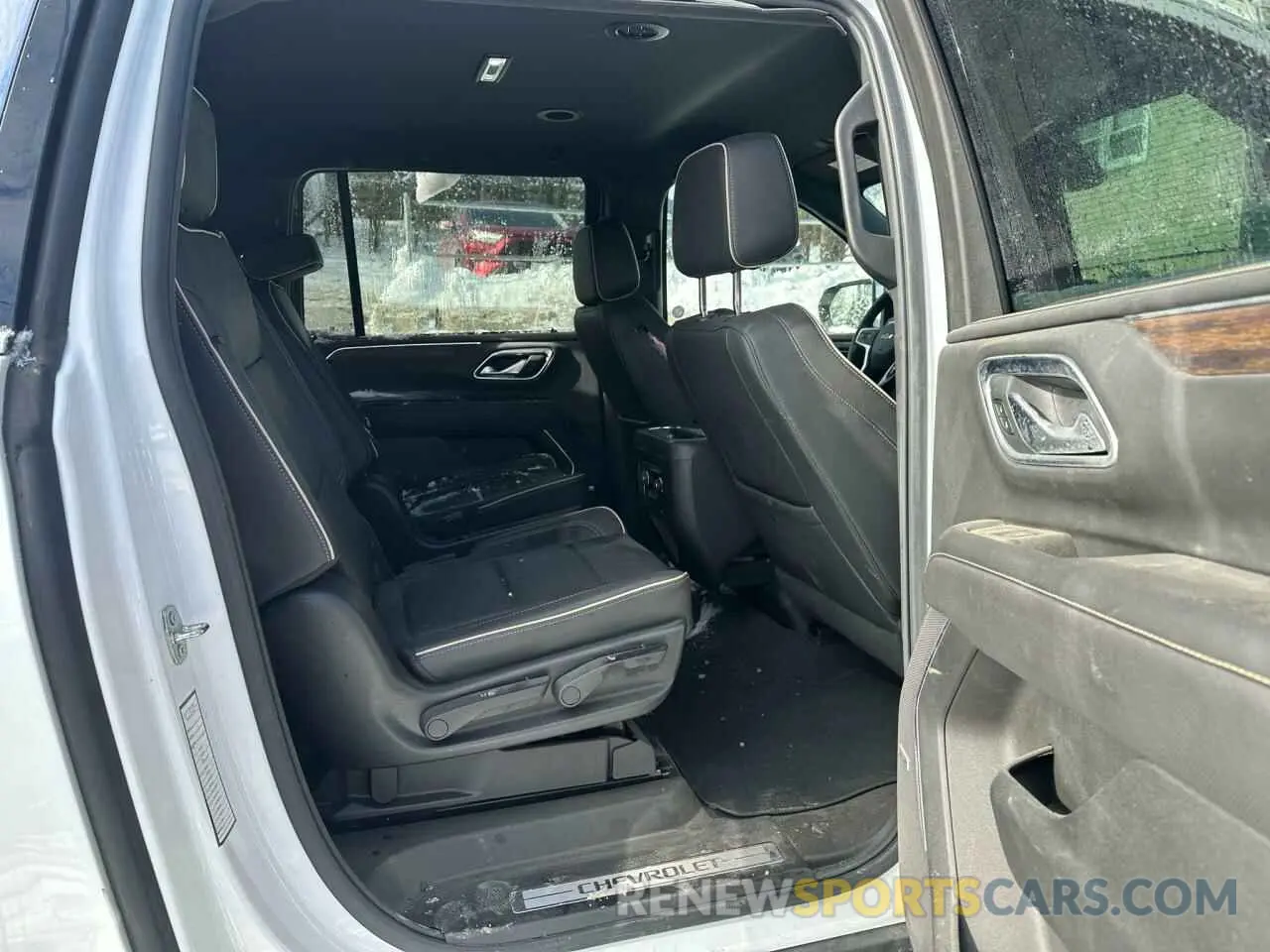 8 fotografías del automóvil dañado 1GNSKFKD0NR189734 CHEVROLET SUBURBAN 2022