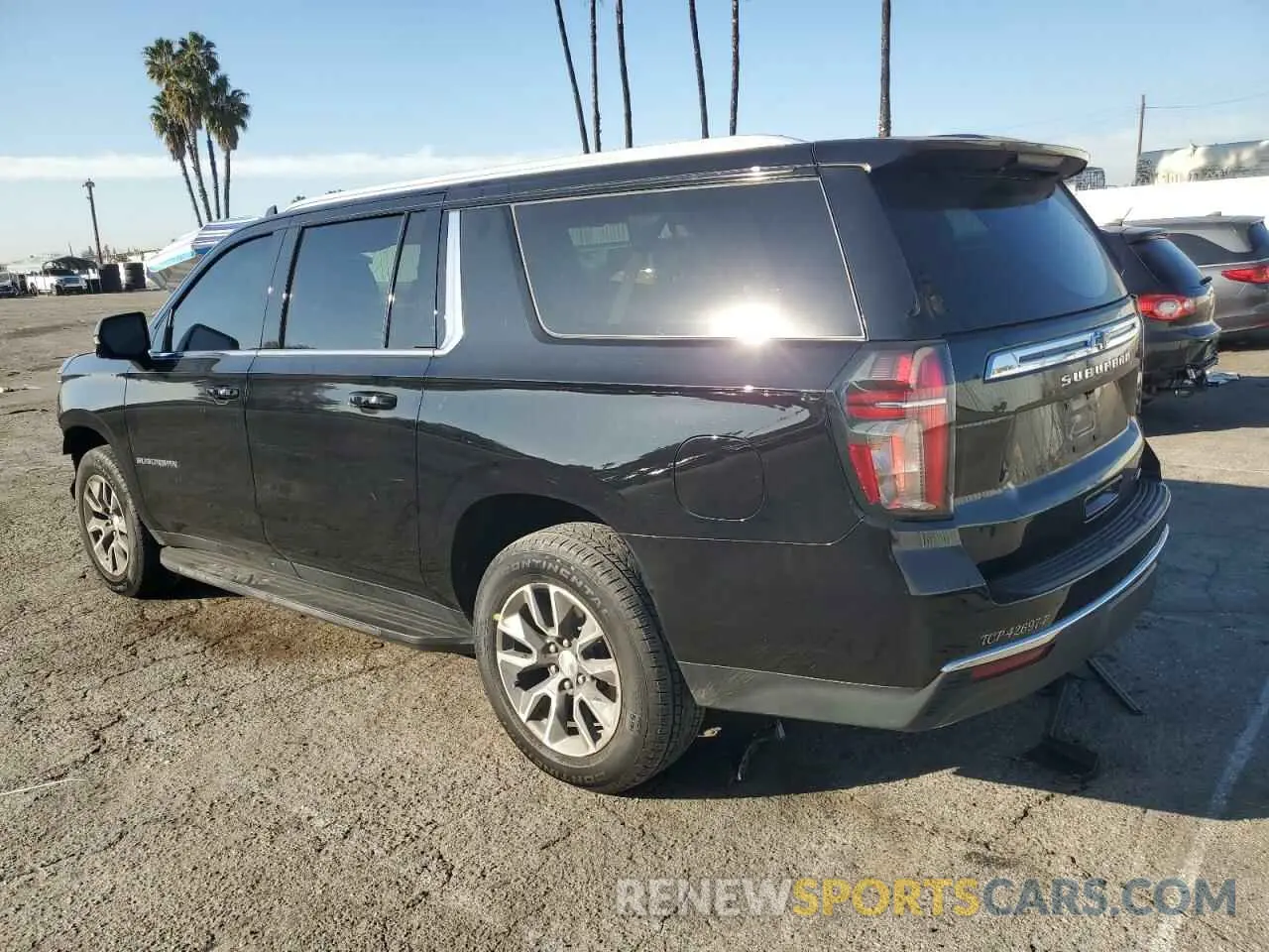 2 fotografías del automóvil dañado 1GNSCCKD1PR124986 CHEVROLET SUBURBAN 2023