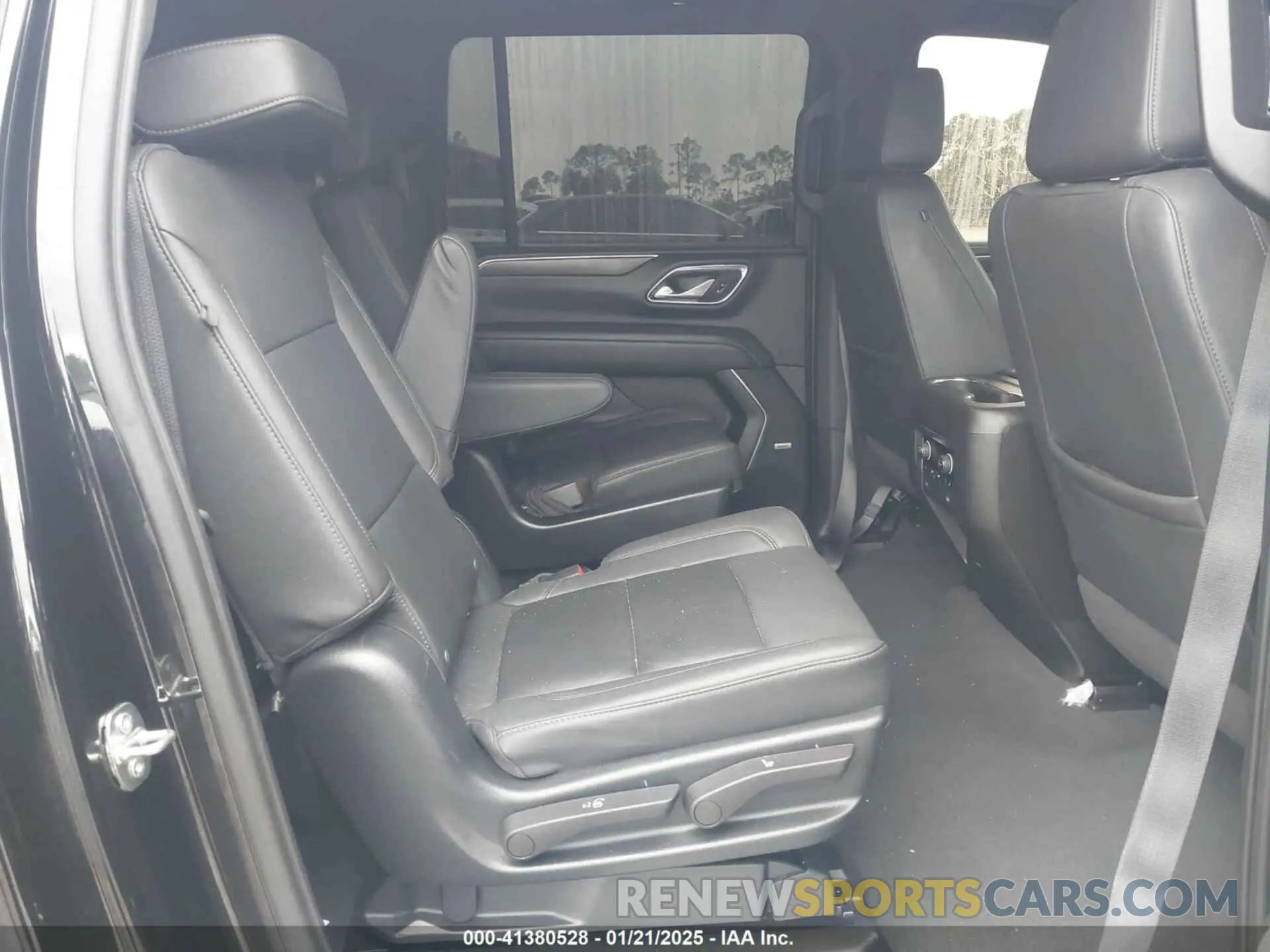 8 fotografías del automóvil dañado 1GNSCCKD3PR323344 CHEVROLET SUBURBAN 2023