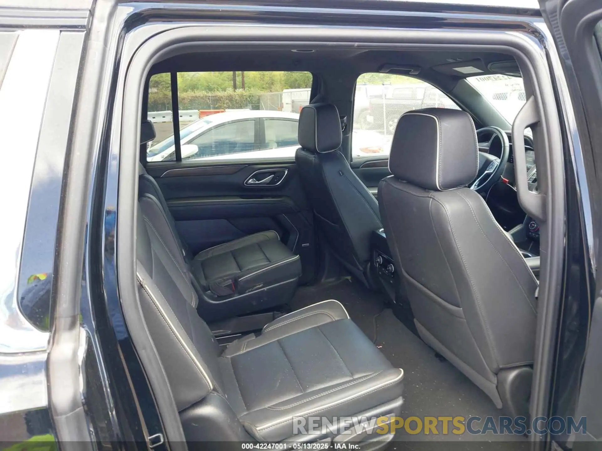 8 fotografías del automóvil dañado 1GNSCFKD1PR410564 CHEVROLET SUBURBAN 2023