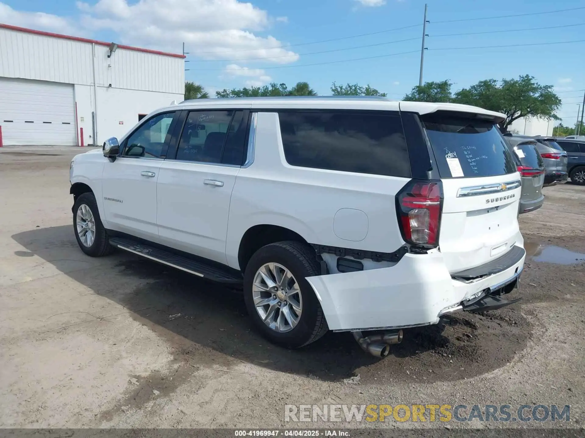 3 fotografías del automóvil dañado 1GNSCFKD3PR546579 CHEVROLET SUBURBAN 2023