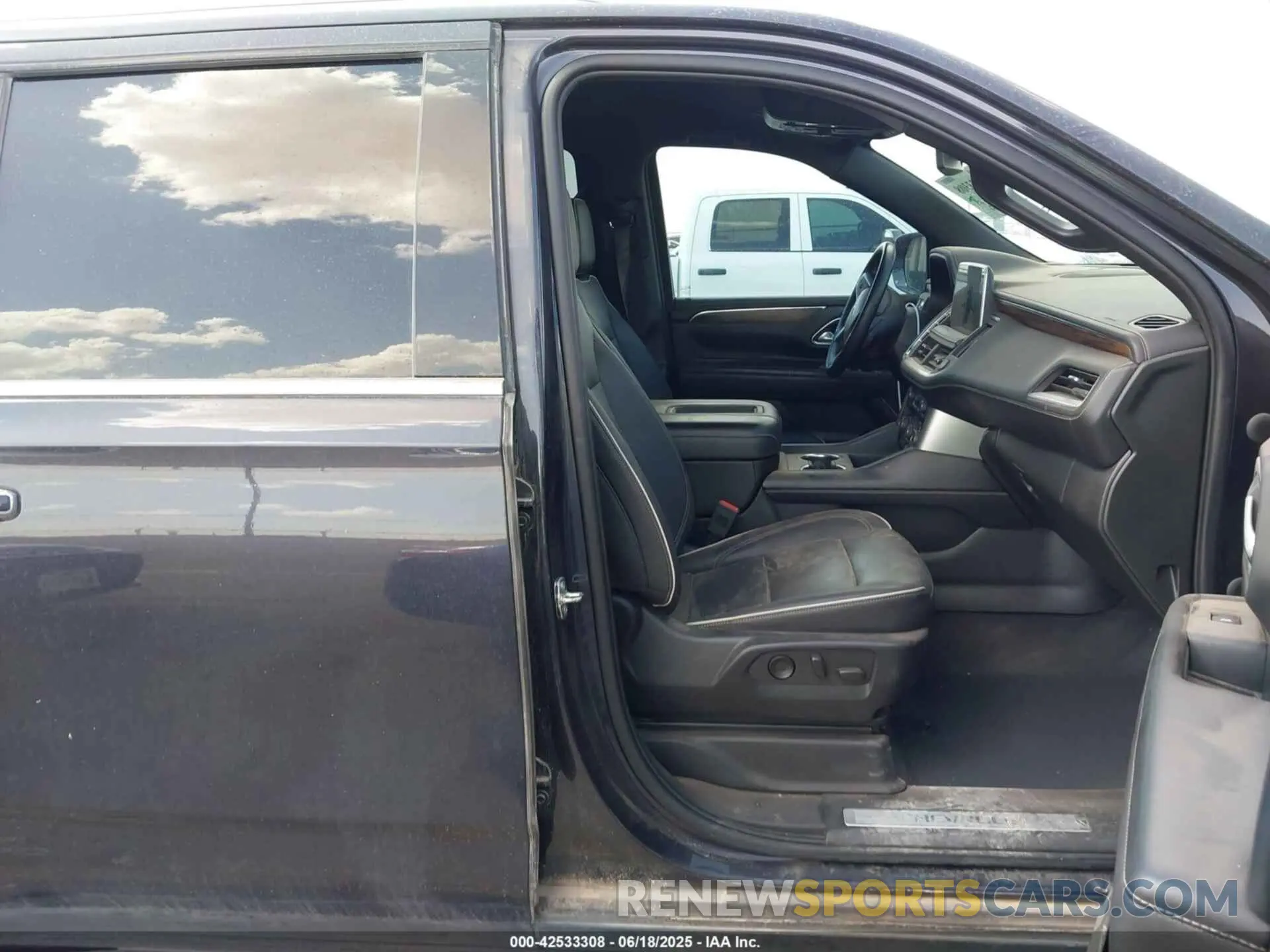 5 fotografías del automóvil dañado 1GNSCFKD4PR364065 CHEVROLET SUBURBAN 2023