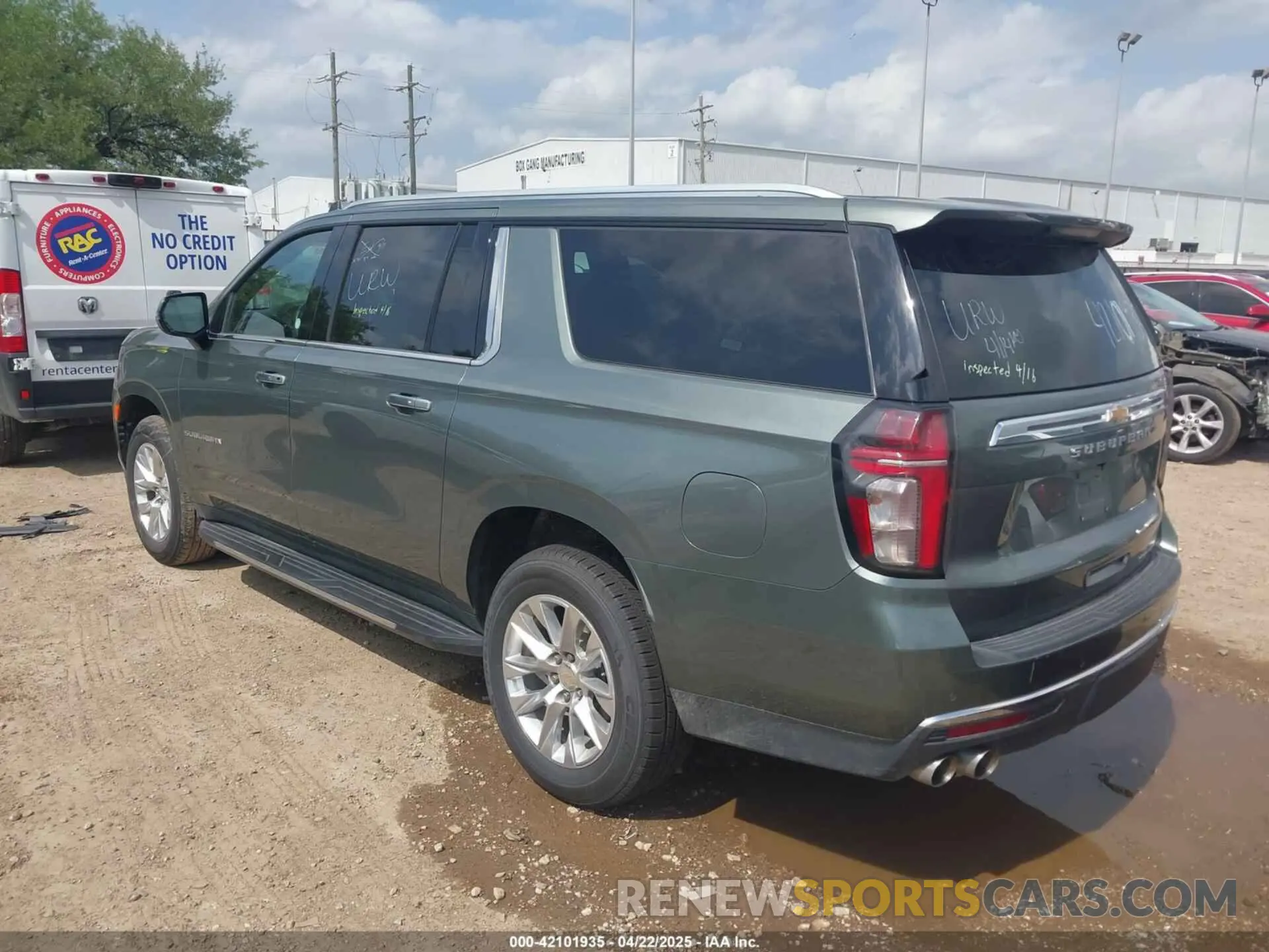 3 fotografías del automóvil dañado 1GNSCFKD6PR393843 CHEVROLET SUBURBAN 2023