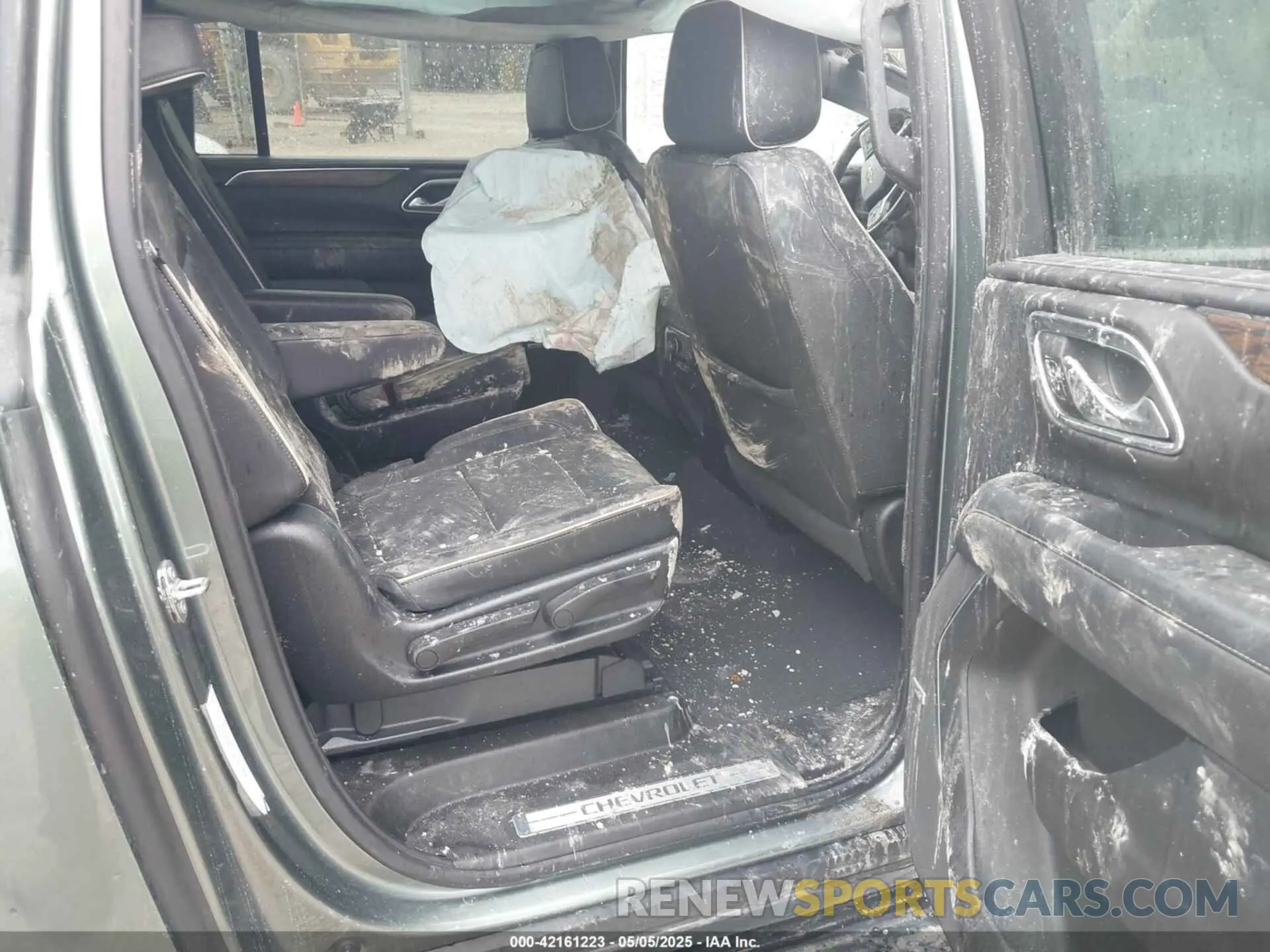 8 fotografías del automóvil dañado 1GNSCFKD7PR463950 CHEVROLET SUBURBAN 2023