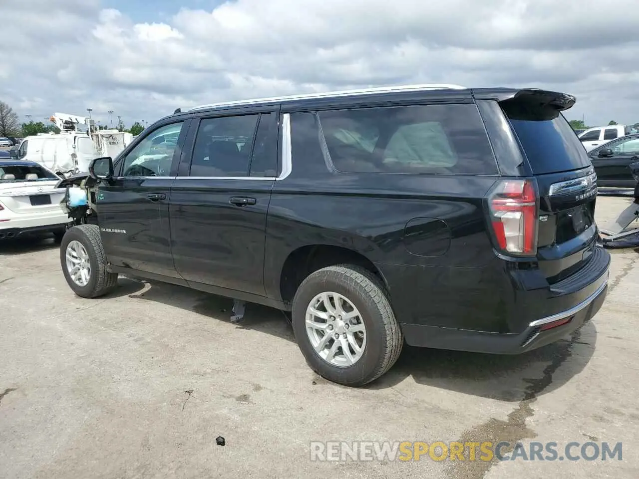 2 fotografías del automóvil dañado 1GNSKCKD2PR131240 CHEVROLET SUBURBAN 2023