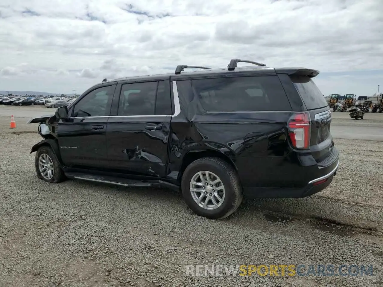 2 fotografías del automóvil dañado 1GNSKCKD4PR175272 CHEVROLET SUBURBAN 2023