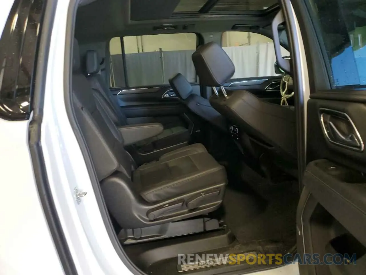11 fotografías del automóvil dañado 1GNSKDKD6PR499877 CHEVROLET SUBURBAN 2023